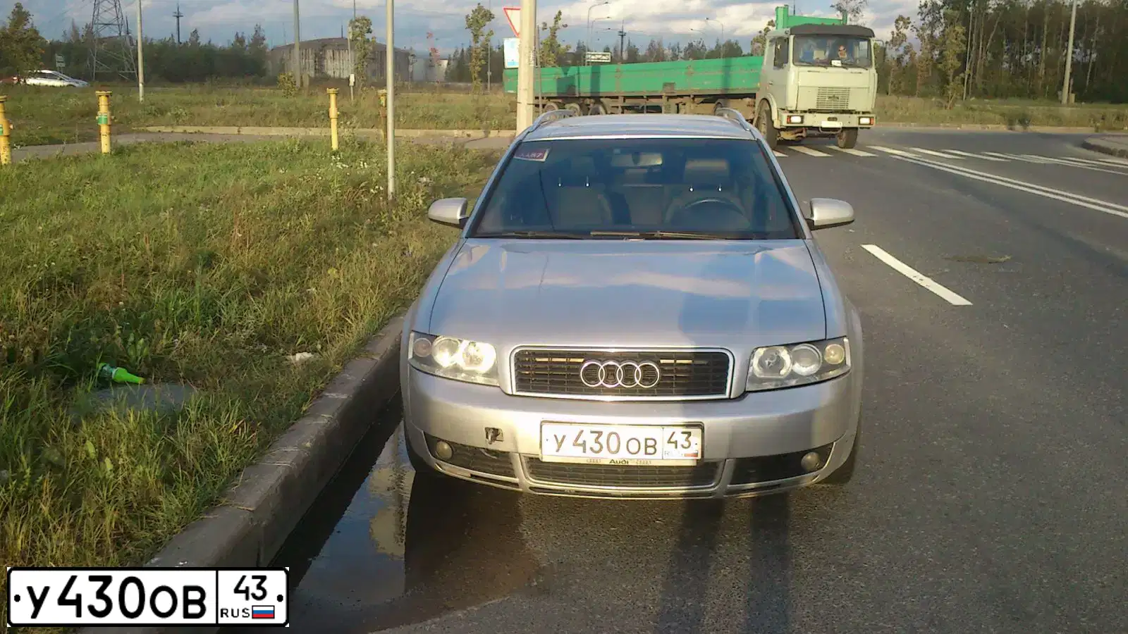 Фото автомобиля AUDI A4, 2003 — госномер Т887ЕТ197. Цвет: СЕРЕБРИСТЫЙ