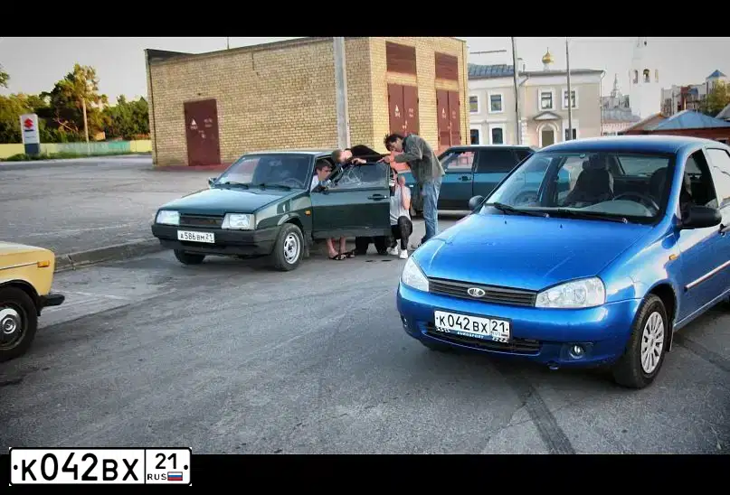 Фото автомобиля LADA 1118 KALINA, 2007 — госномер К042ВХ21. Цвет: ЯРКО-СИНИЙ