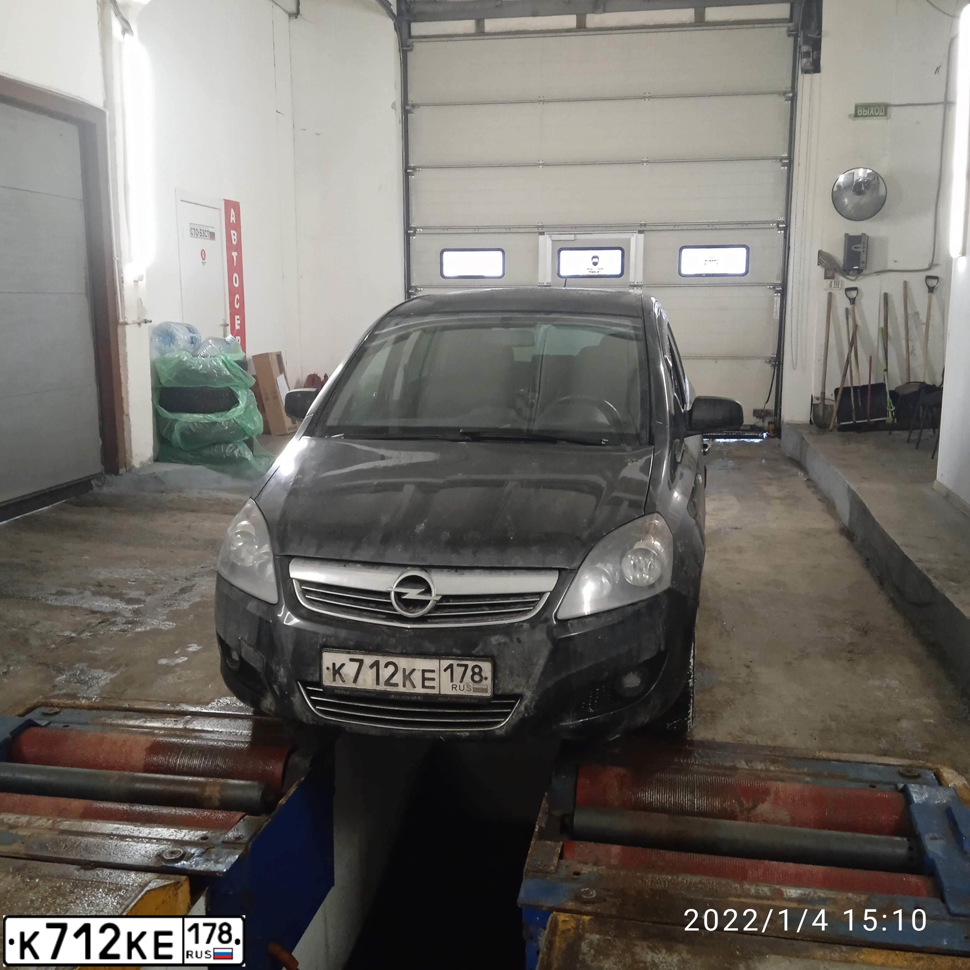 Фото автомобиля OPEL ZAFIRA, 2011 — госномер К712КЕ178. Цвет: ЧЕРНЫЙ