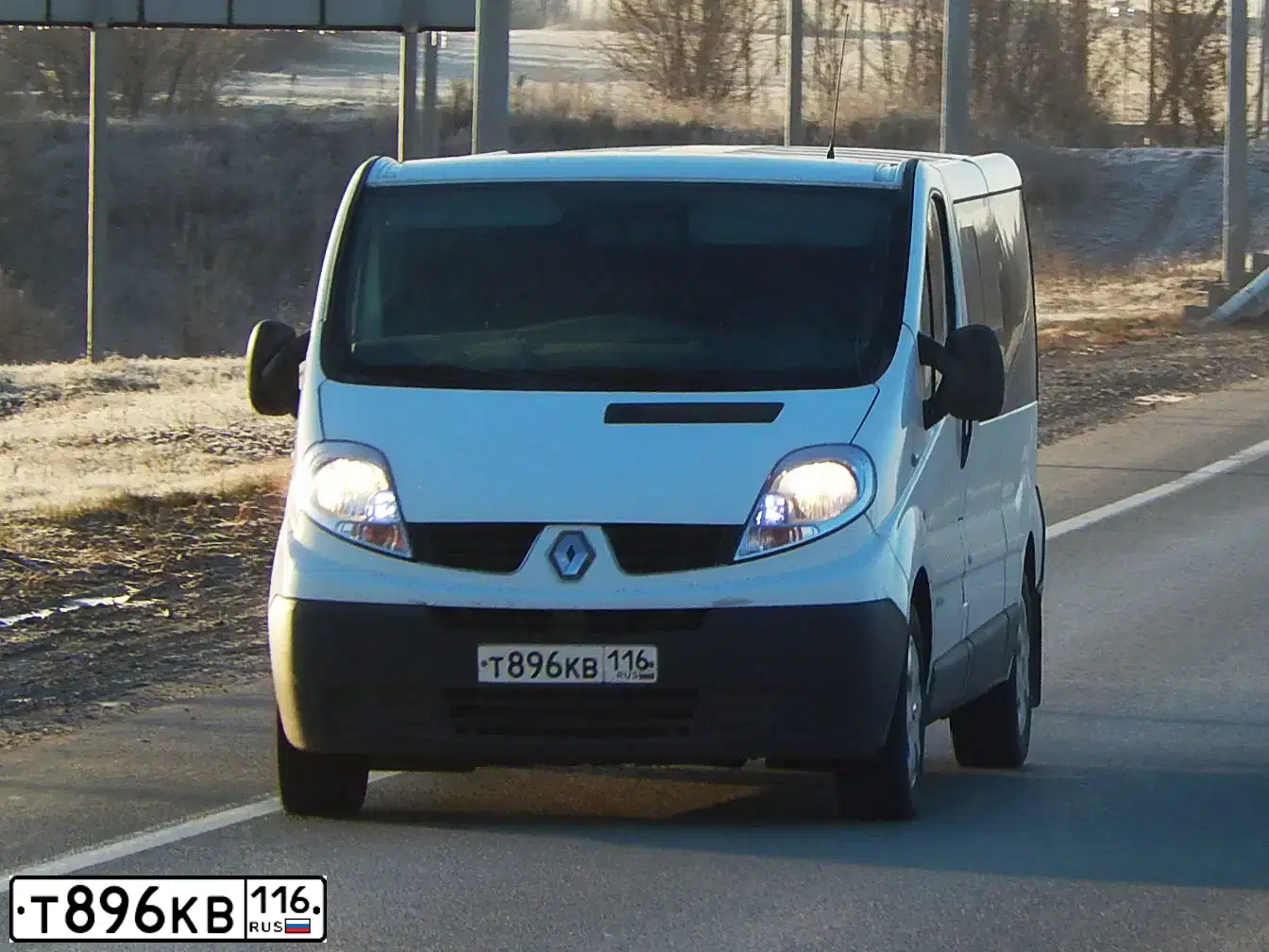 Фото автомобиля RENAULT TRAFIC, 2013 — госномер Т896КВ116. Цвет: Белый