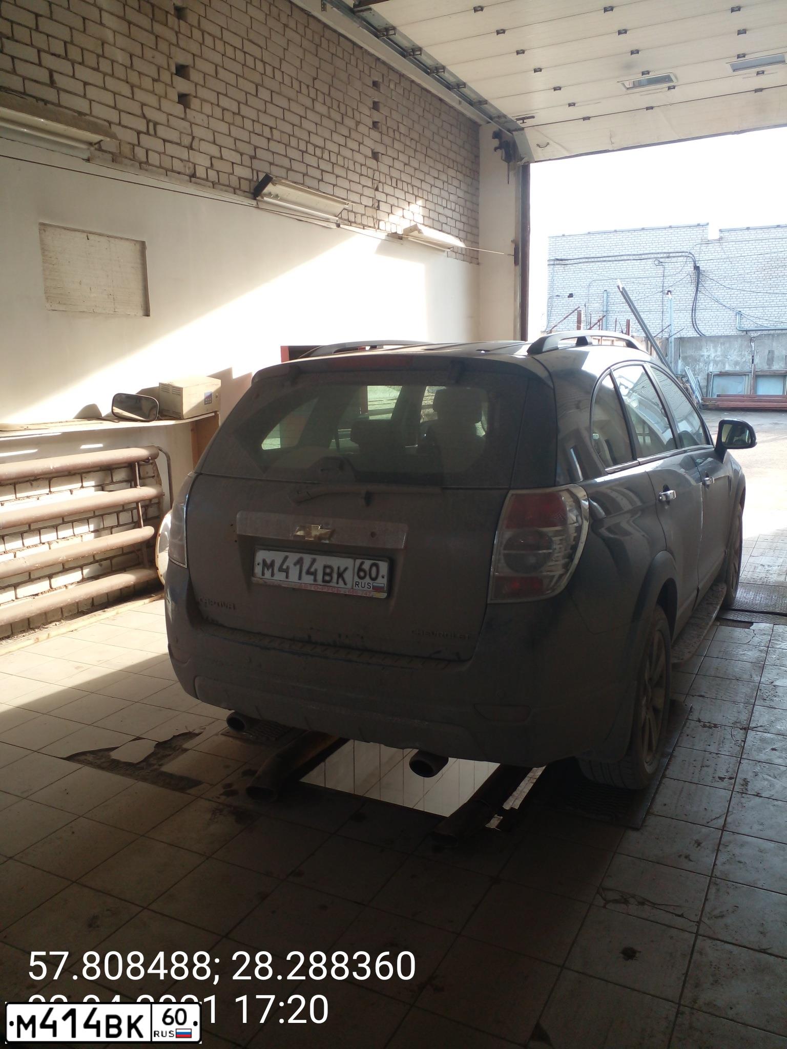 Фото автомобиля CHEVROLET CAPTIVA, 2008 — госномер М414ВК60. Цвет: ТЕМНО-СЕРЫЙ
