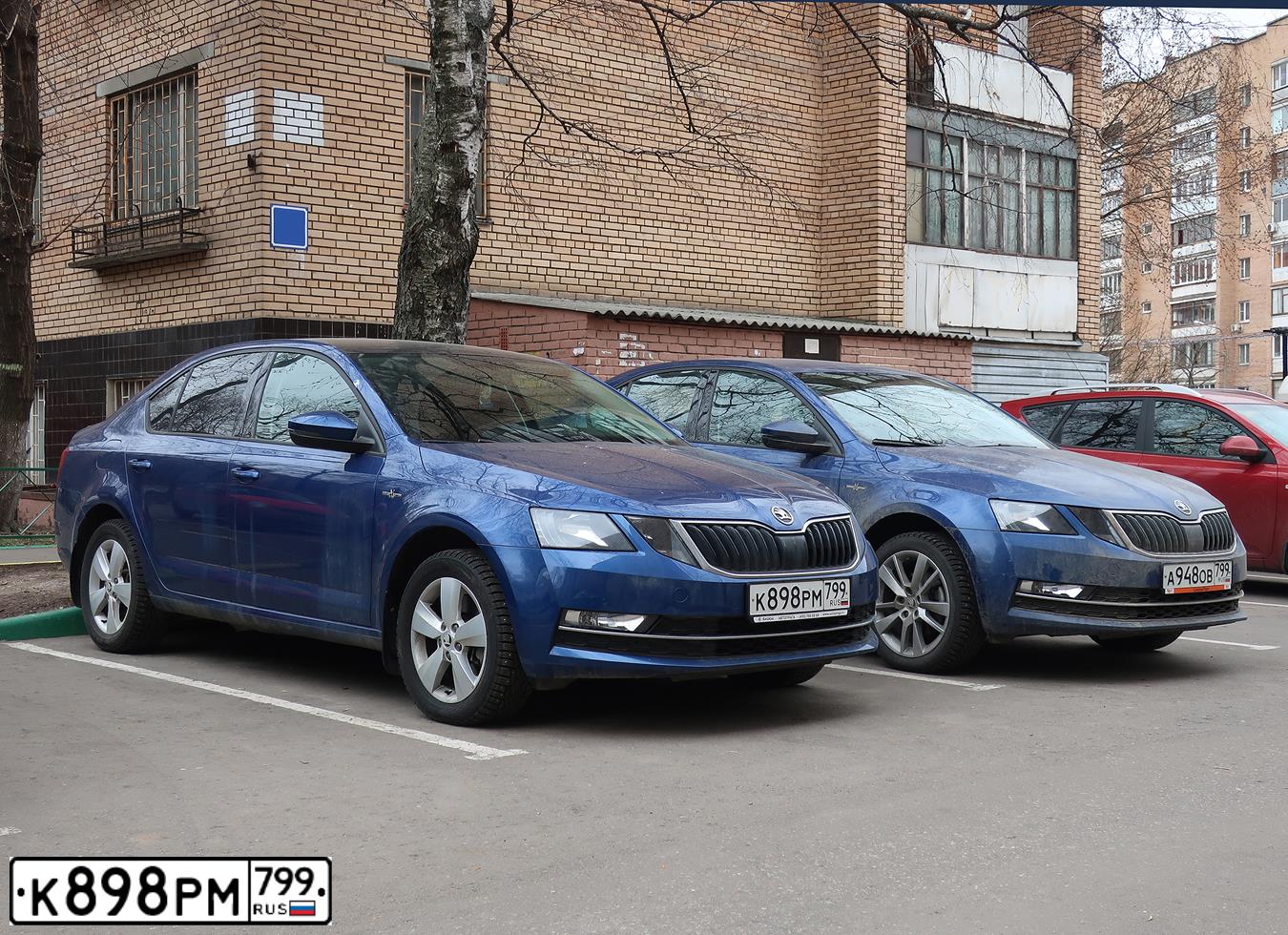 Фото автомобиля SKODA OCTAVIA, 2019 — госномер К898РМ799. Цвет: ЯРКО-СИНИЙ