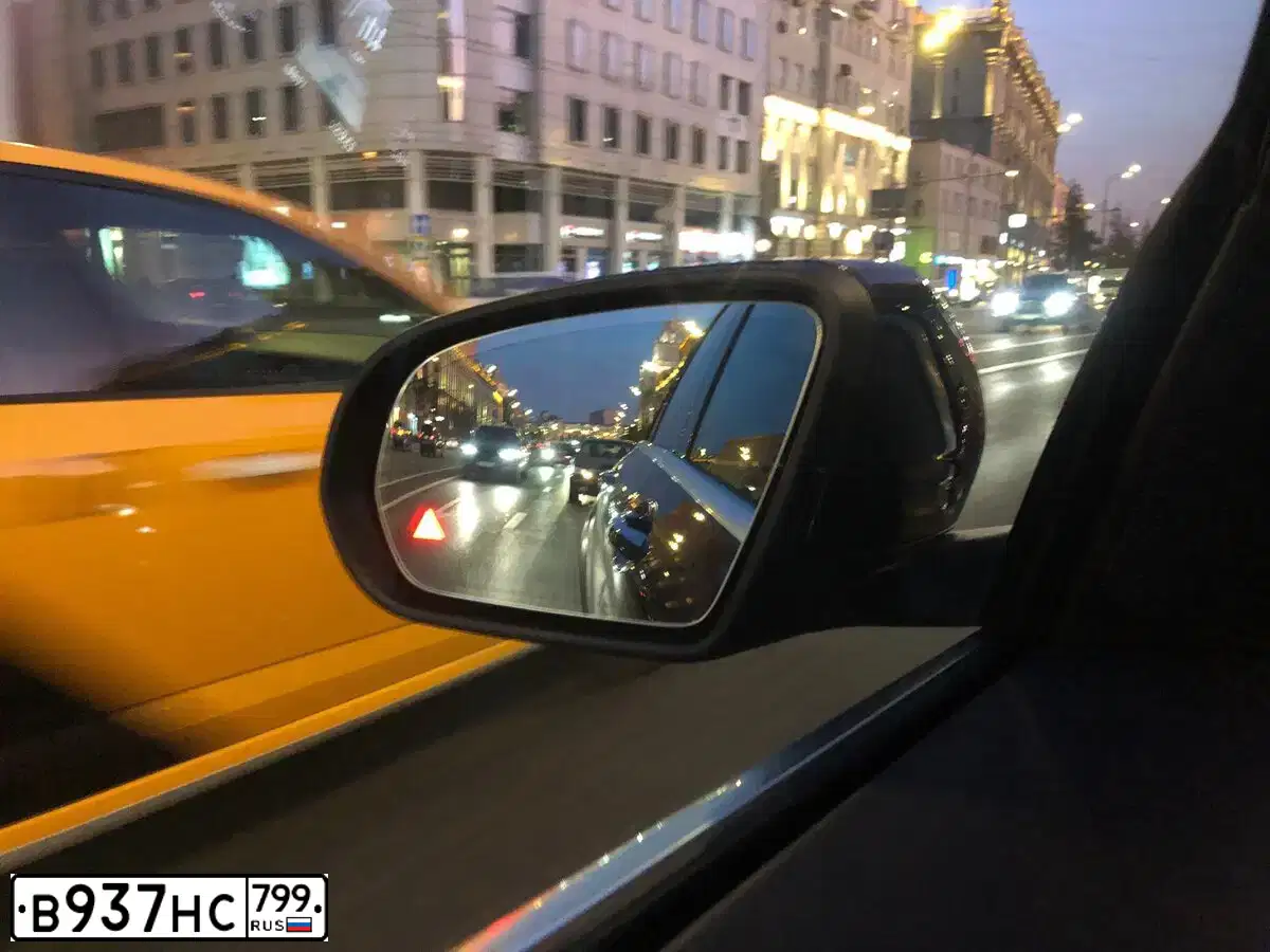 Фото автомобиля MERCEDES GLC-KLASSE, 2018 — госномер В937НС799. Цвет: СИНИЙ