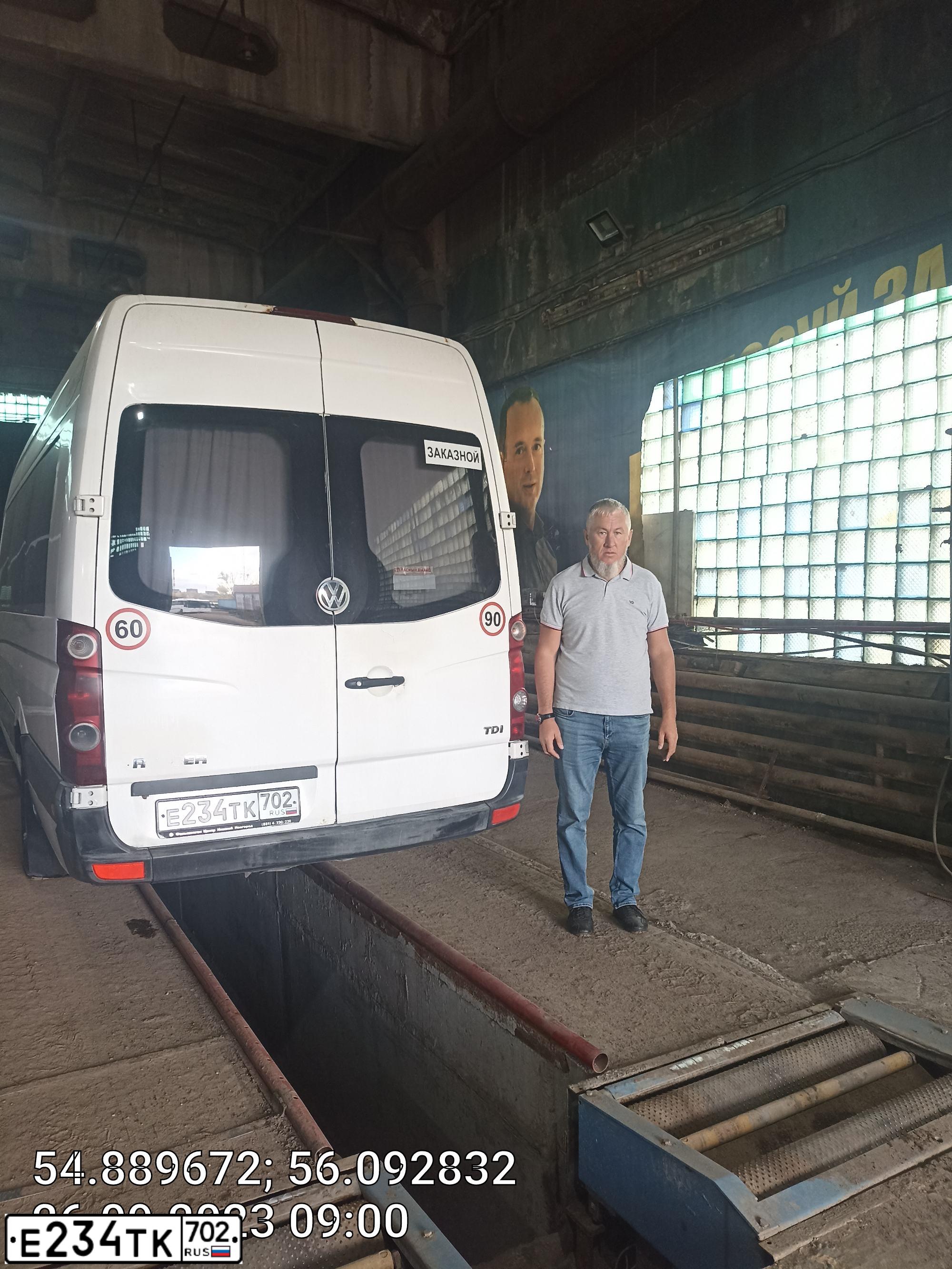 Фото автомобиля VOLKSWAGEN CRAFTER, 2011 — госномер Е234ТК702. Цвет: Белый