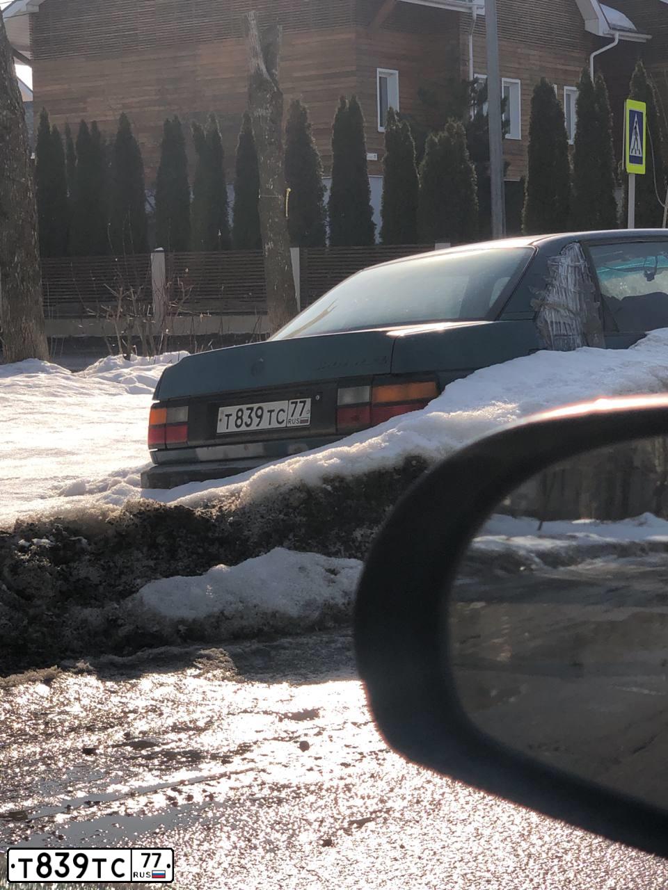 Фото автомобиля VOLKSWAGEN PASSAT, 1991 — госномер Т839ТС77. Цвет: ЗЕЛЕНЫЙ
