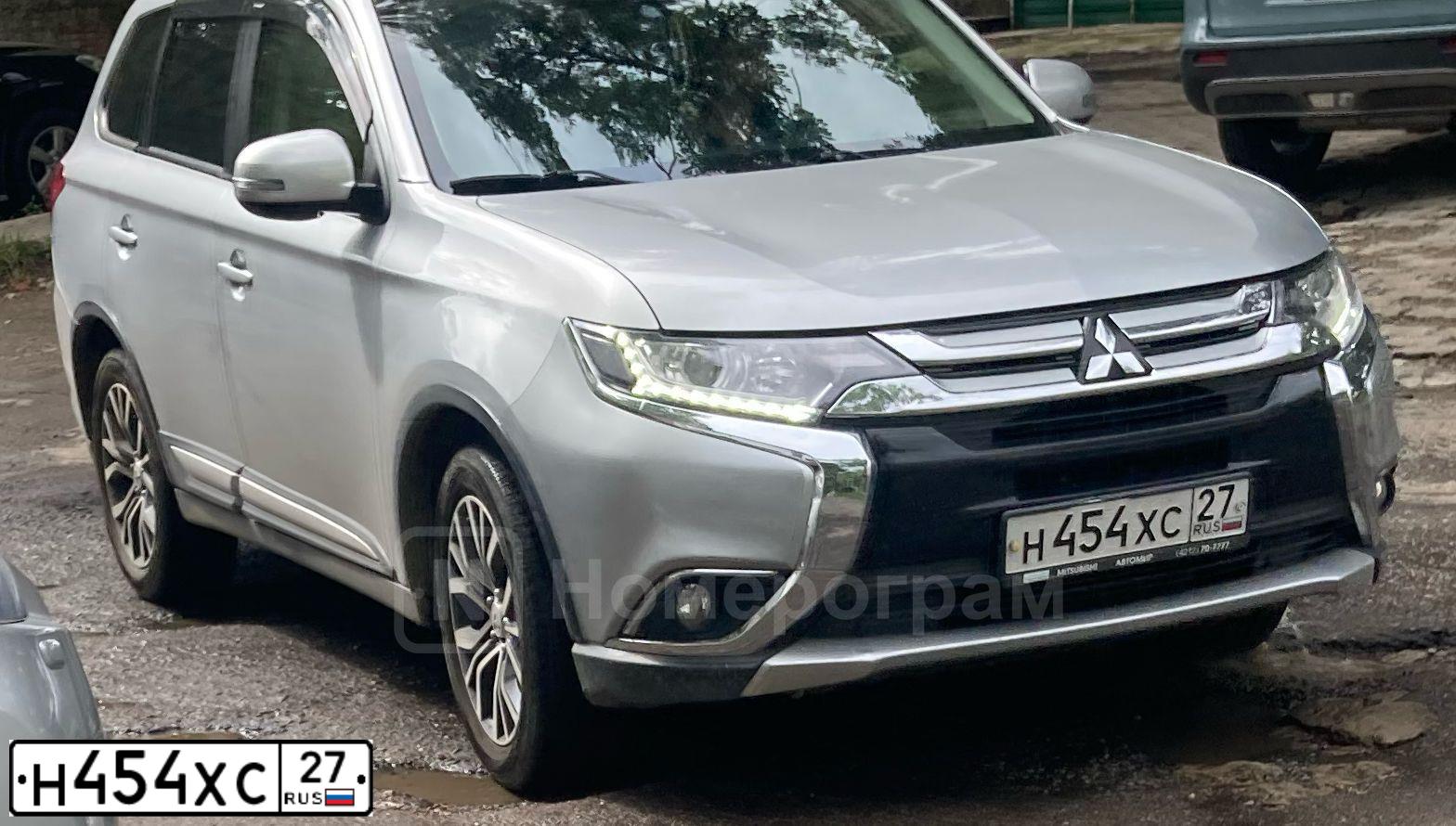 Фото автомобиля MITSUBISHI OUTLANDER, 2018 — госномер Н454ХС27. Цвет: Серебристый