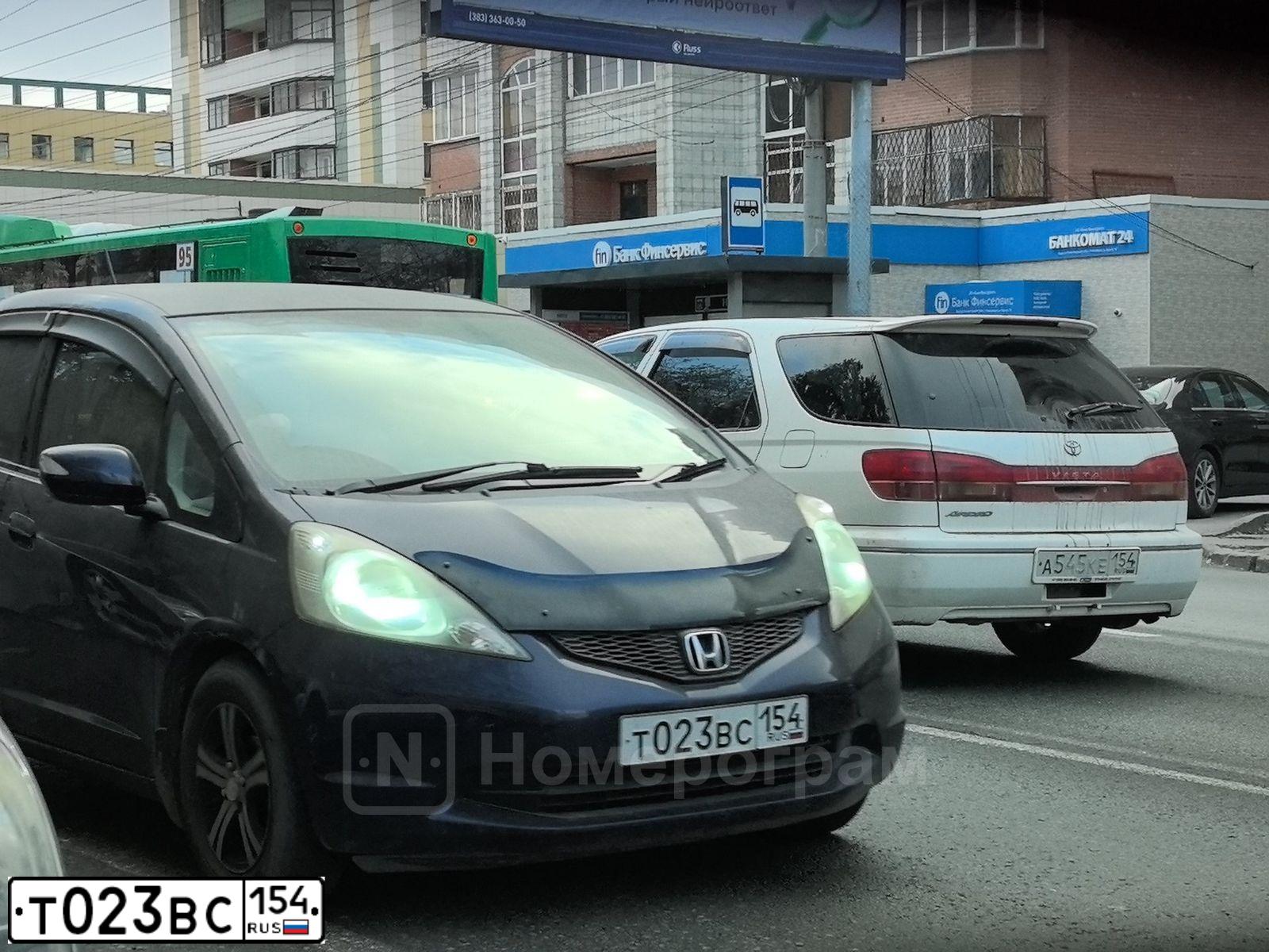 Фото автомобиля ХОНДА FIT ХОНДА FIT, 2008 — госномер Т023ВС154. Цвет: Темно Фиолетовый