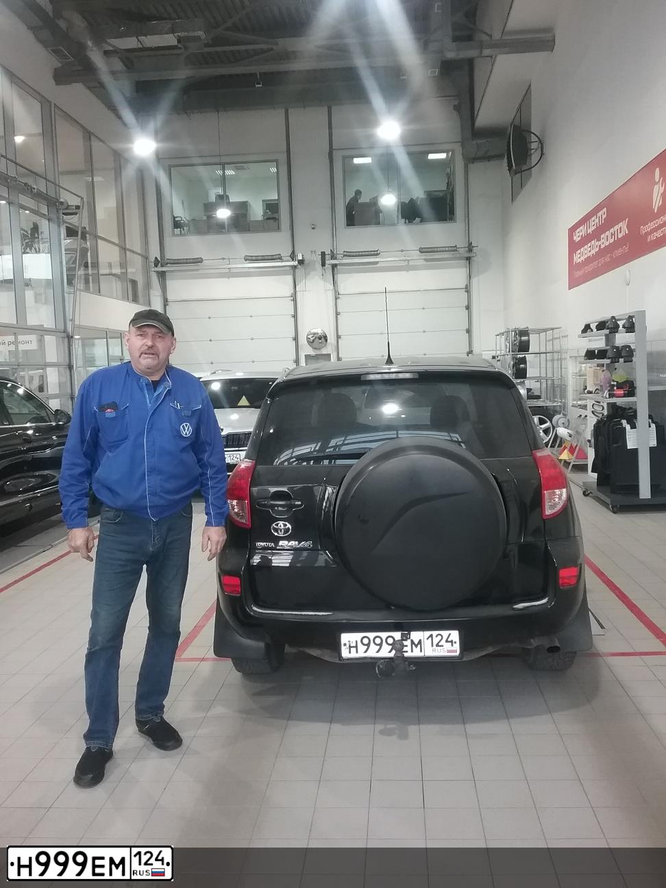Фото автомобиля KIA SOUL, 2009 — госномер Р832МЕ124. Цвет: БЕЖЕВЫЙ