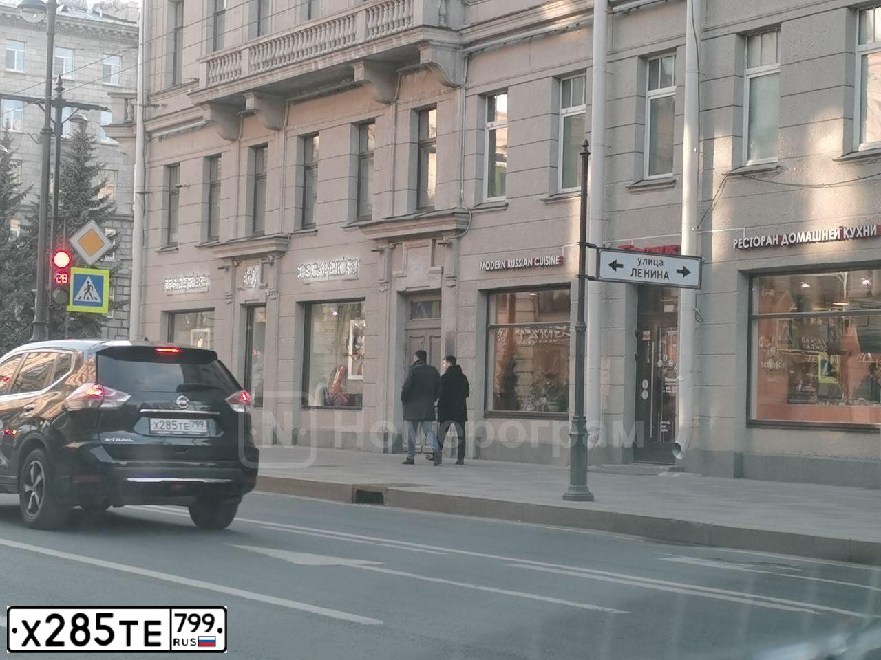 Фото автомобиля NISSAN X-TRAIL, 2015 — госномер Х285ТЕ799. Цвет: ЧЕРНЫЙ