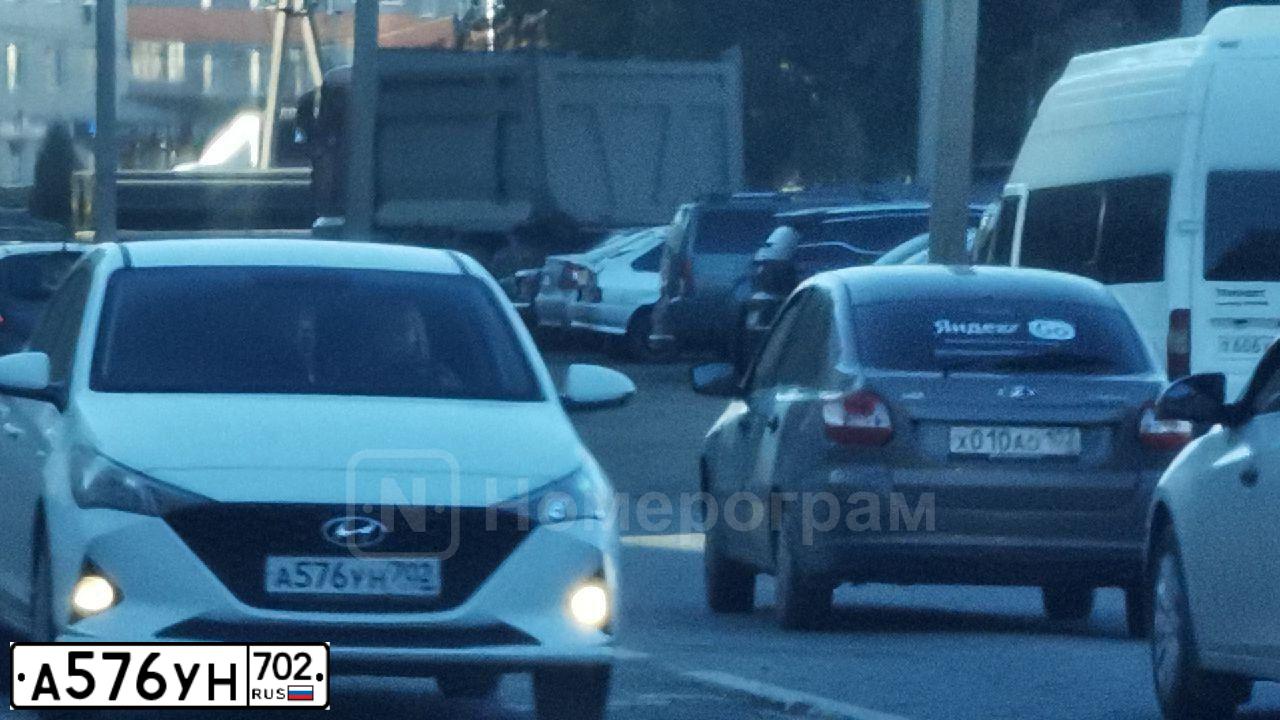 Фото автомобиля HYUNDAI SOLARIS, 2020 — госномер А576УН702. Цвет: Белый