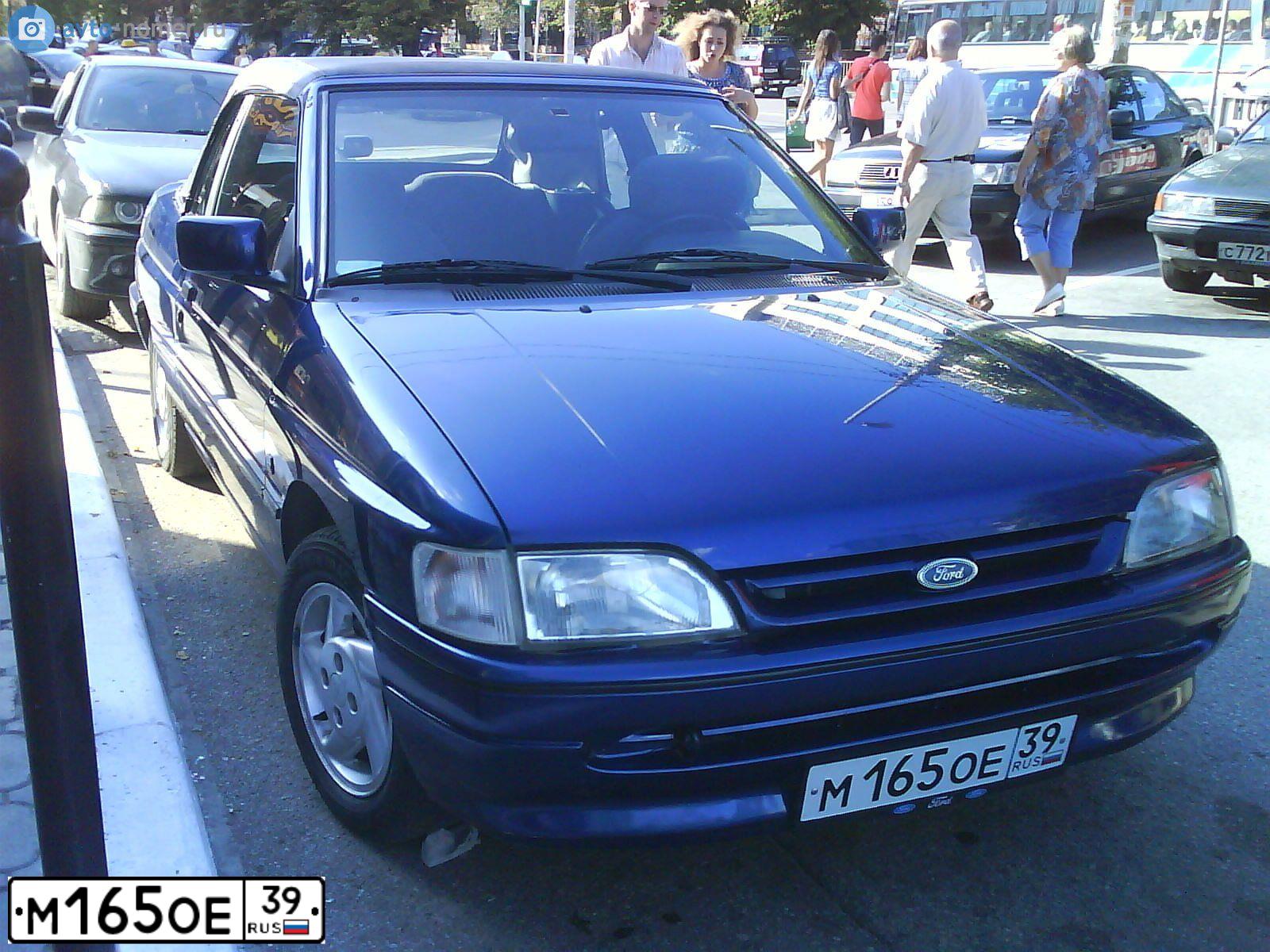 Фото автомобиля FORD ESCORT, 1992 — госномер М165ОЕ39. Цвет: СИНИЙ