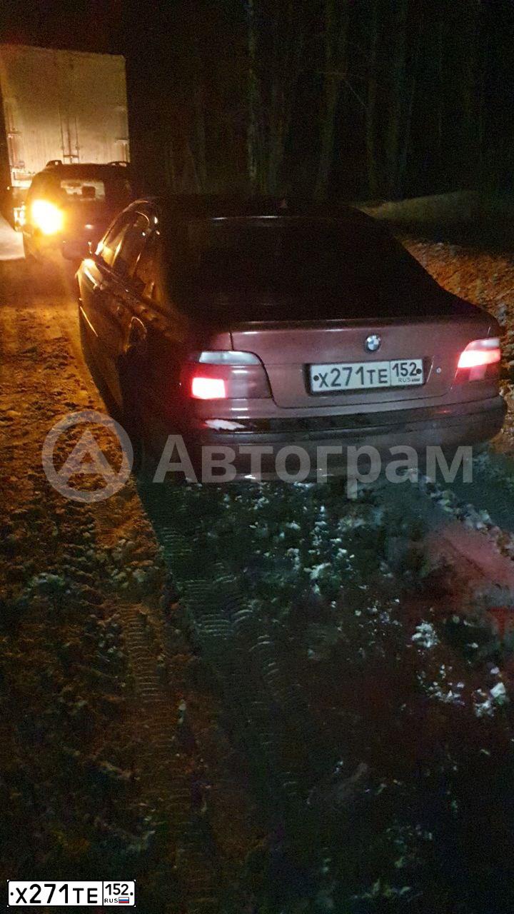 Фото автомобиля BMW 523, 2000 — госномер Х343УУ43. Цвет: КРАСНЫЙ