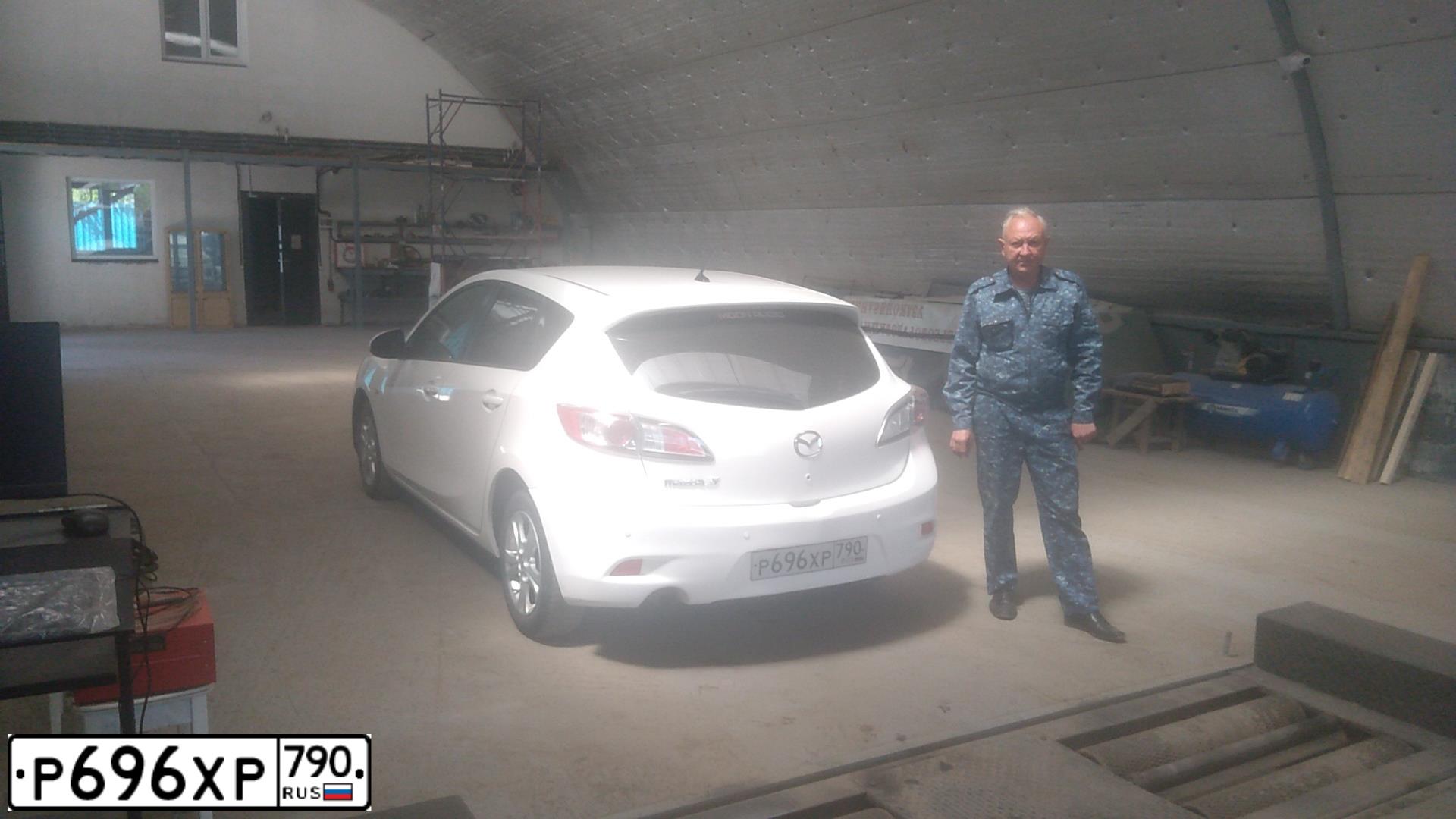 Фото автомобиля MAZDA 3, 2012 — госномер Е520КК761. Цвет: Белый