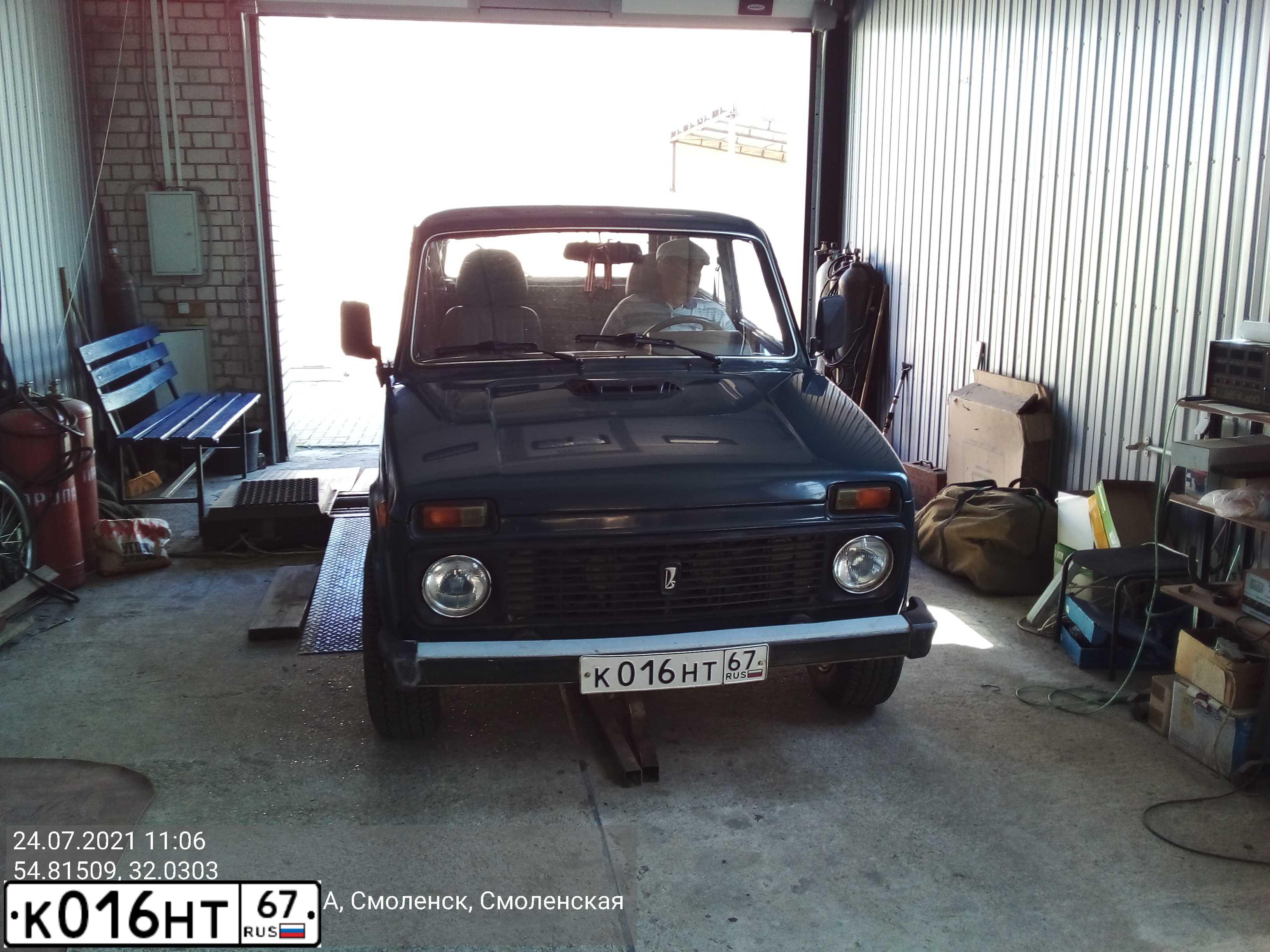 Фото автомобиля LADA 2121 NIVA, 2006 — госномер К016НТ67. Цвет: Сине-зеленый