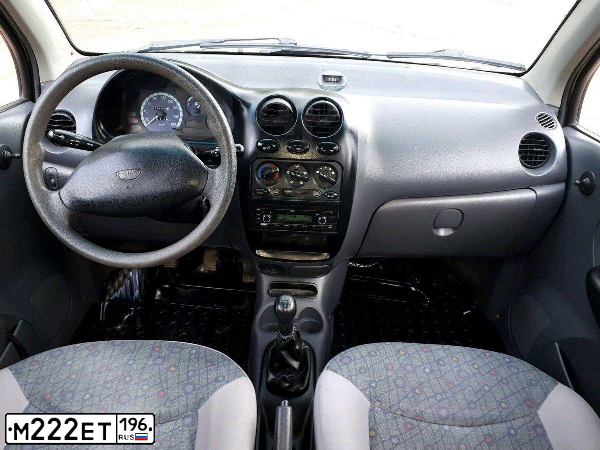 Фото автомобиля DAEWOO MATIZ, 2013 — госномер М222ЕТ196. Цвет: ЖЕЛТО-ЗЕЛЕНЫЙ