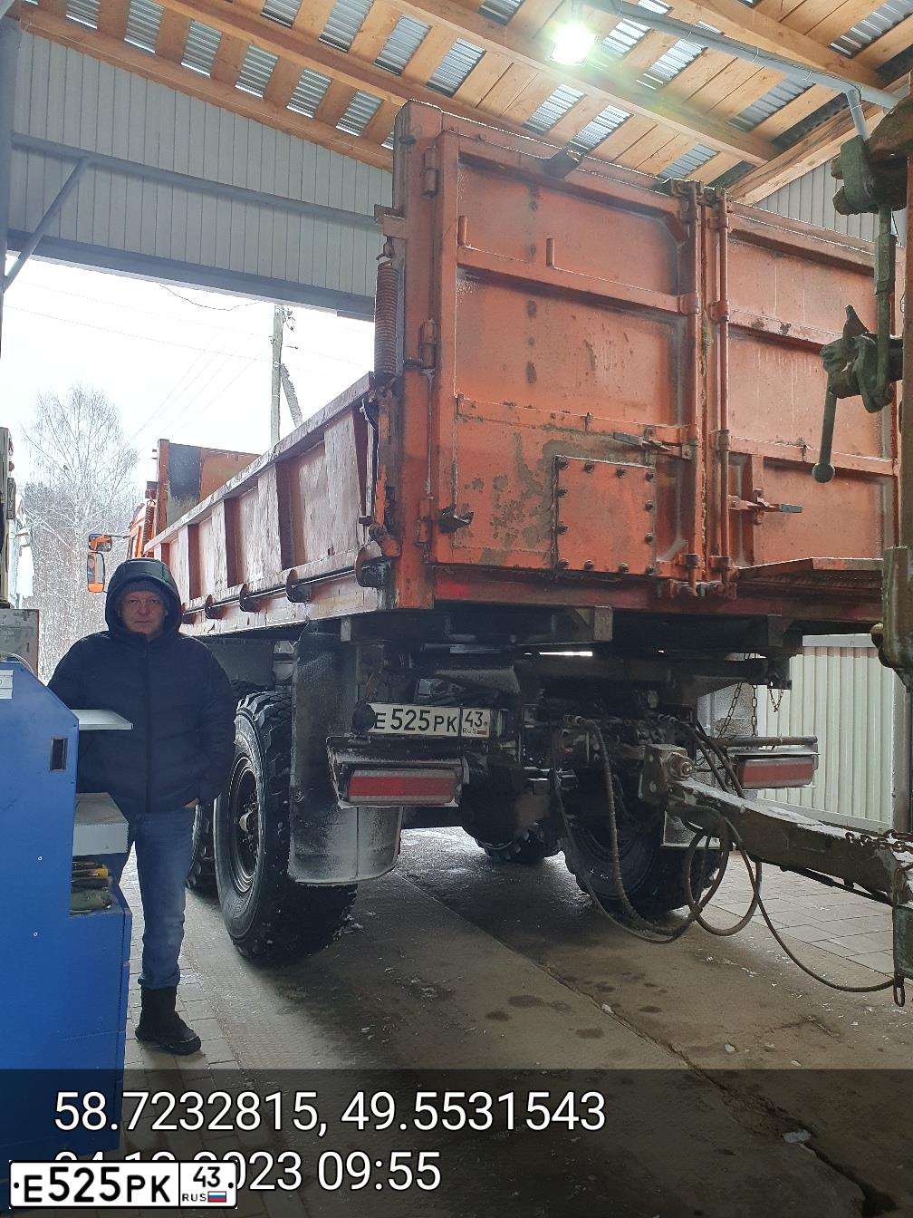 Фото автомобиля KAMAZ 43118 /6X6/, 2019 — госномер Е525РК43. Цвет: ОРАНЖЕВЫЙ