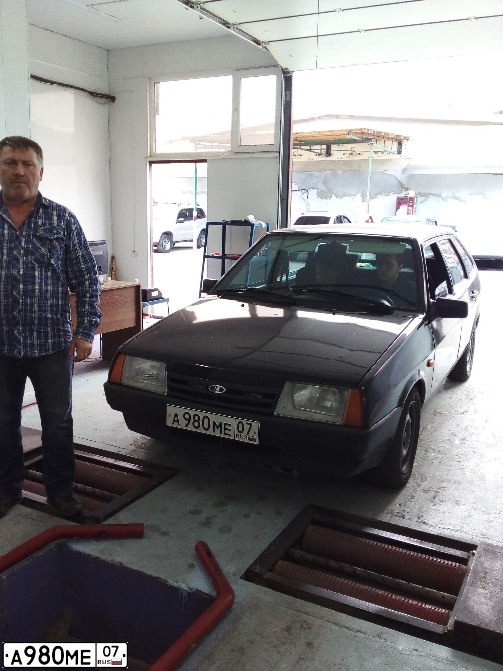 Фото автомобиля LADA 2109 SAMARA, 1999 — госномер А980МЕ07. Цвет: ЯРКО-БЕЛЫЙ