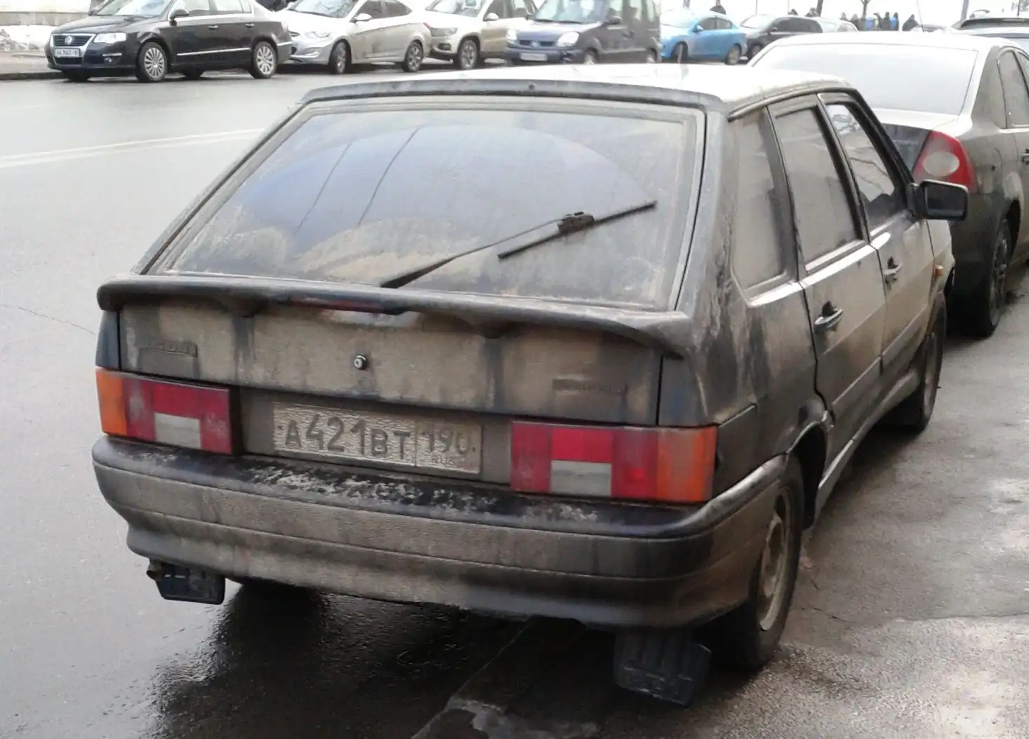 Фото автомобиля LADA 2114 SAMARA, 2010 — госномер М003УМ790. Цвет: СИНЕ-ЧЕРНЫЙ
