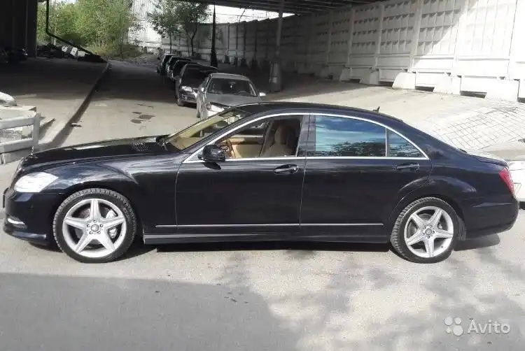 Фото автомобиля MERCEDES S-KLASSE, 2007 — госномер О015ТН152. Цвет: ВИШНЕВЫЙ