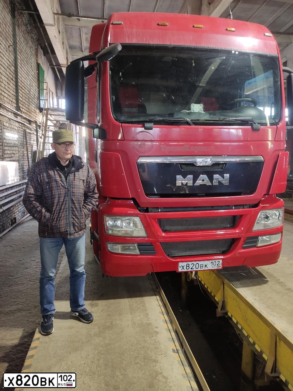 Фото автомобиля MAN TGS 19.XXX /4X2/, 2014 — госномер Х820ВК102. Цвет: Красный