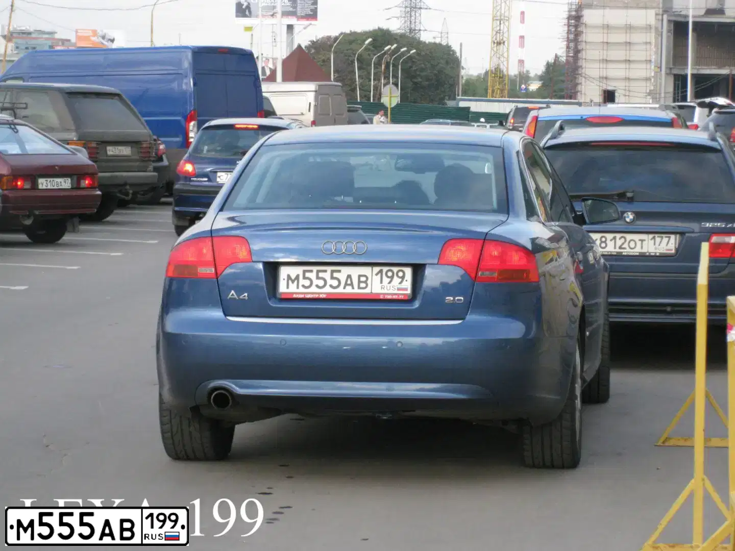 Фото автомобиля AUDI A4, 2007 — госномер М555АВ199. Цвет: СИНИЙ