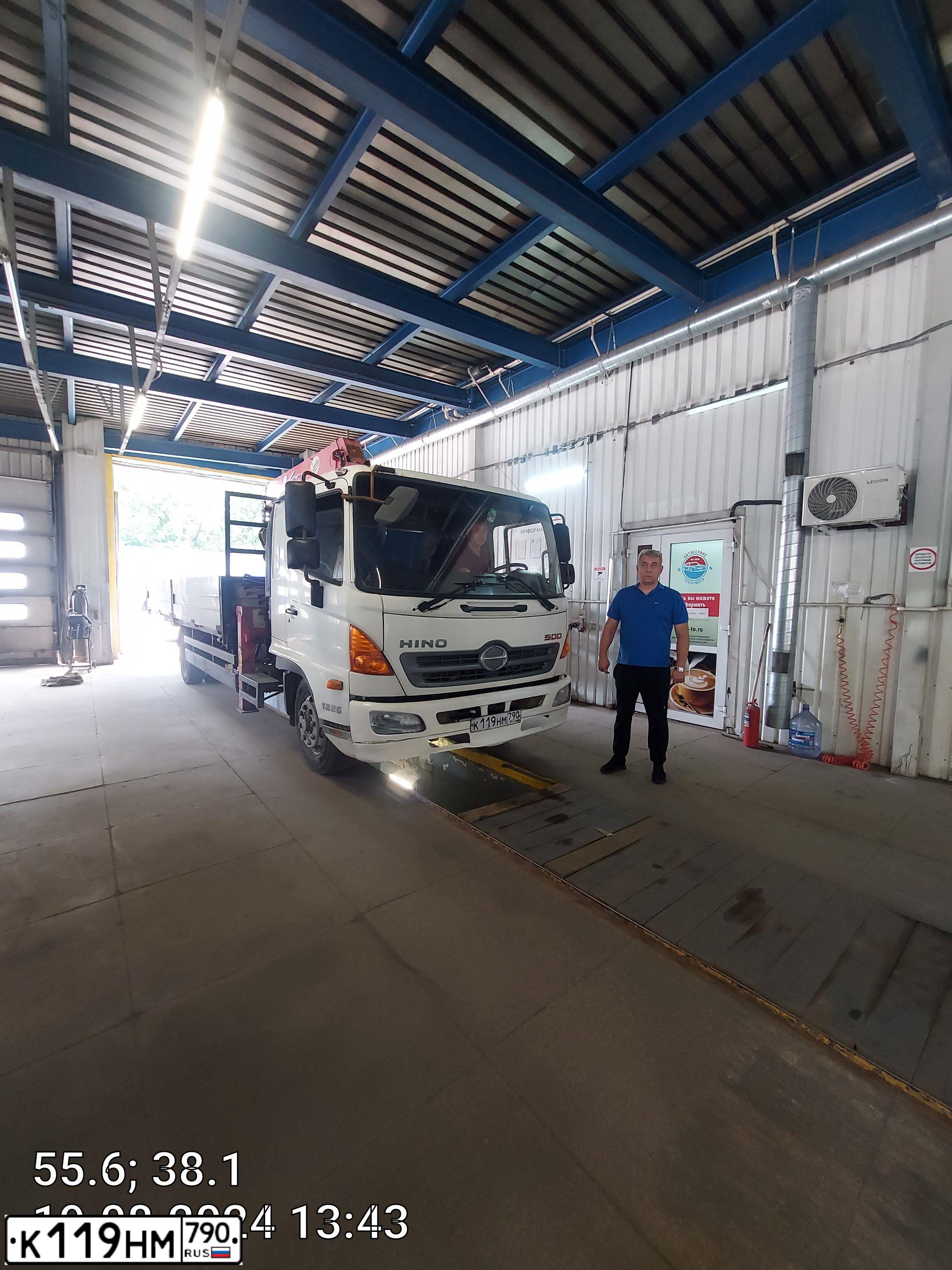 Фото автомобиля HINO 500-SERIE, 2011 — госномер К119НМ790. Цвет: Белый