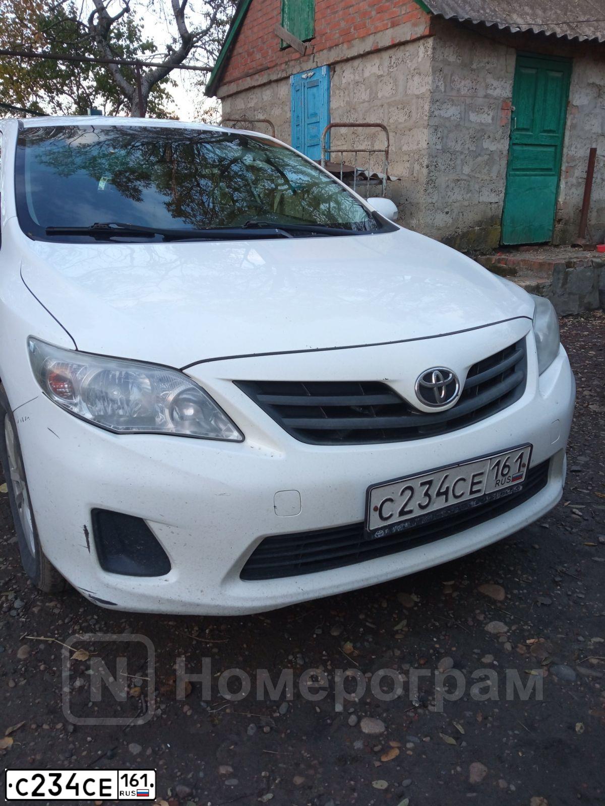Фото автомобиля TOYOTA COROLLA, 2013 — госномер С234СЕ161. Цвет: БЕЛЫЙ