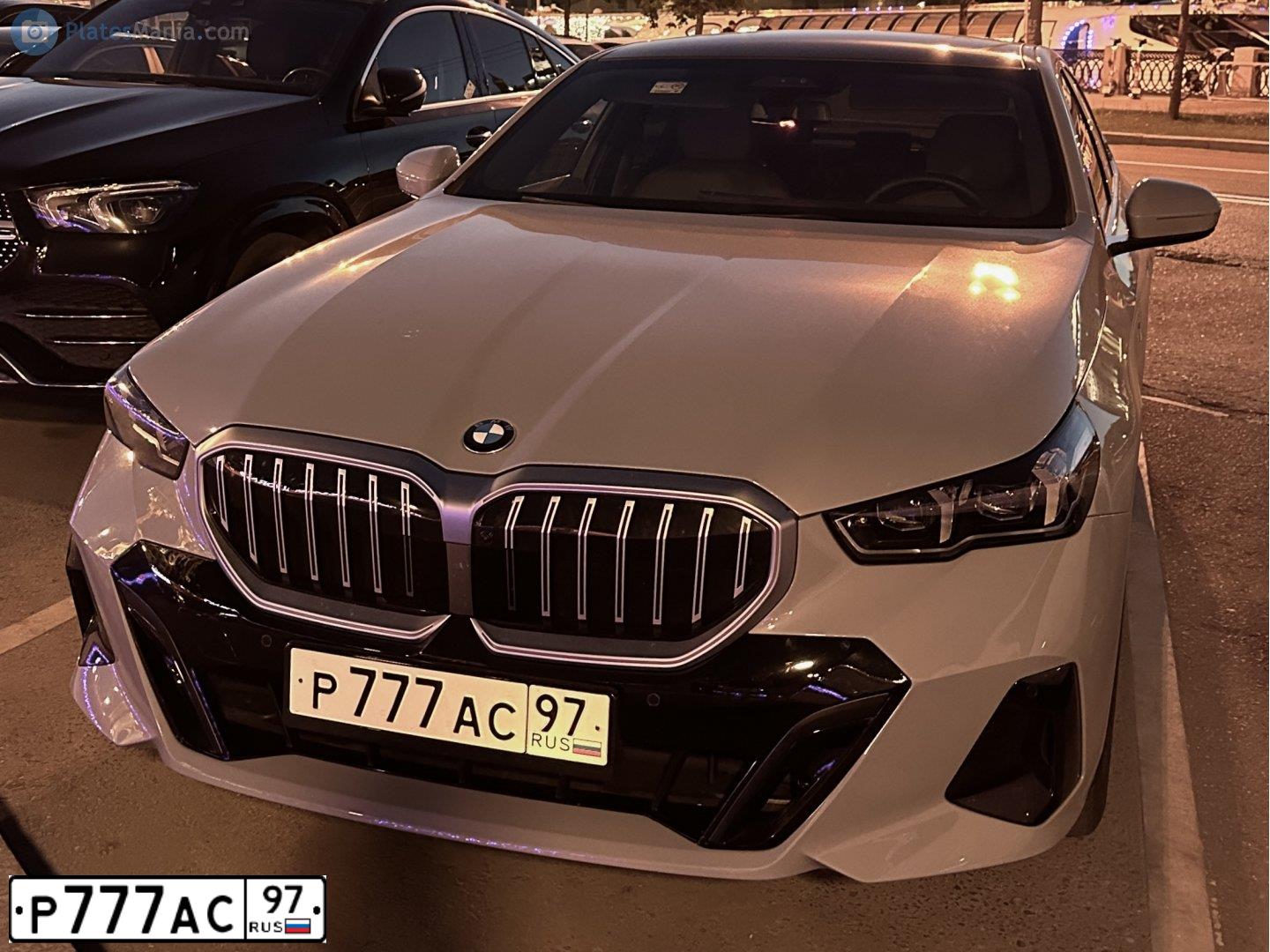 Фото автомобиля BMW 530I XDRIVE, 2023 — госномер Р777АС97. Цвет: СЕРЫЙ