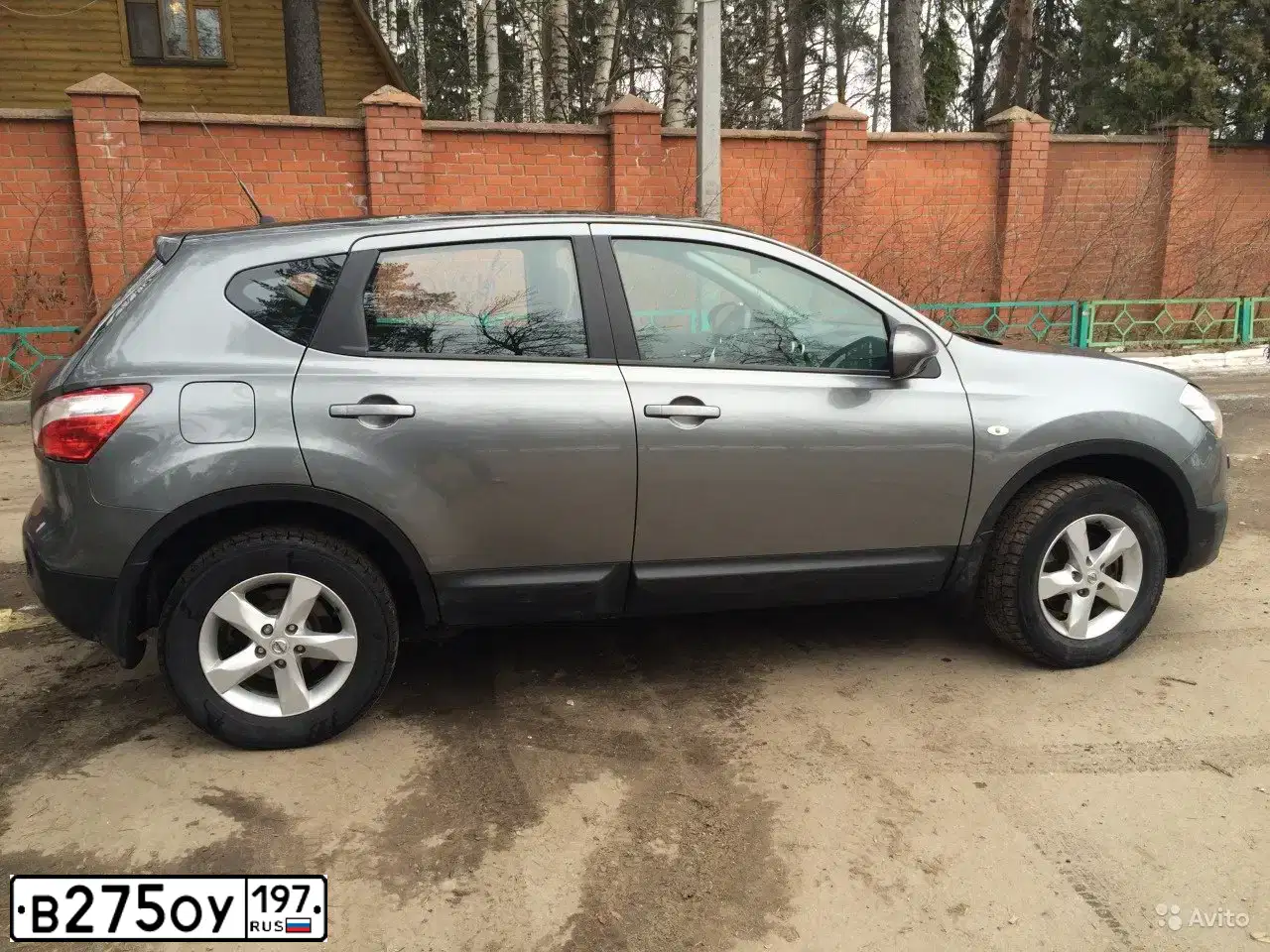 Фото автомобиля NISSAN QASHQAI, 2011 — госномер В275ОУ197. Цвет: СЕРЫЙ