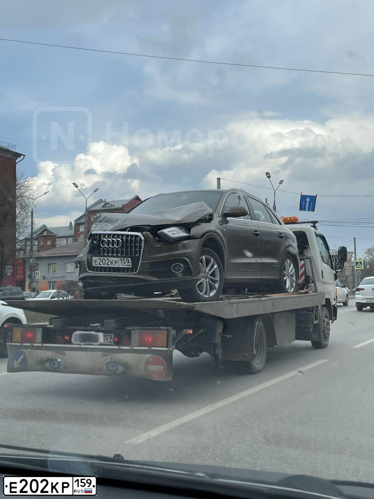 Фото автомобиля AUDI Q3, 2013 — госномер Р349АМ159