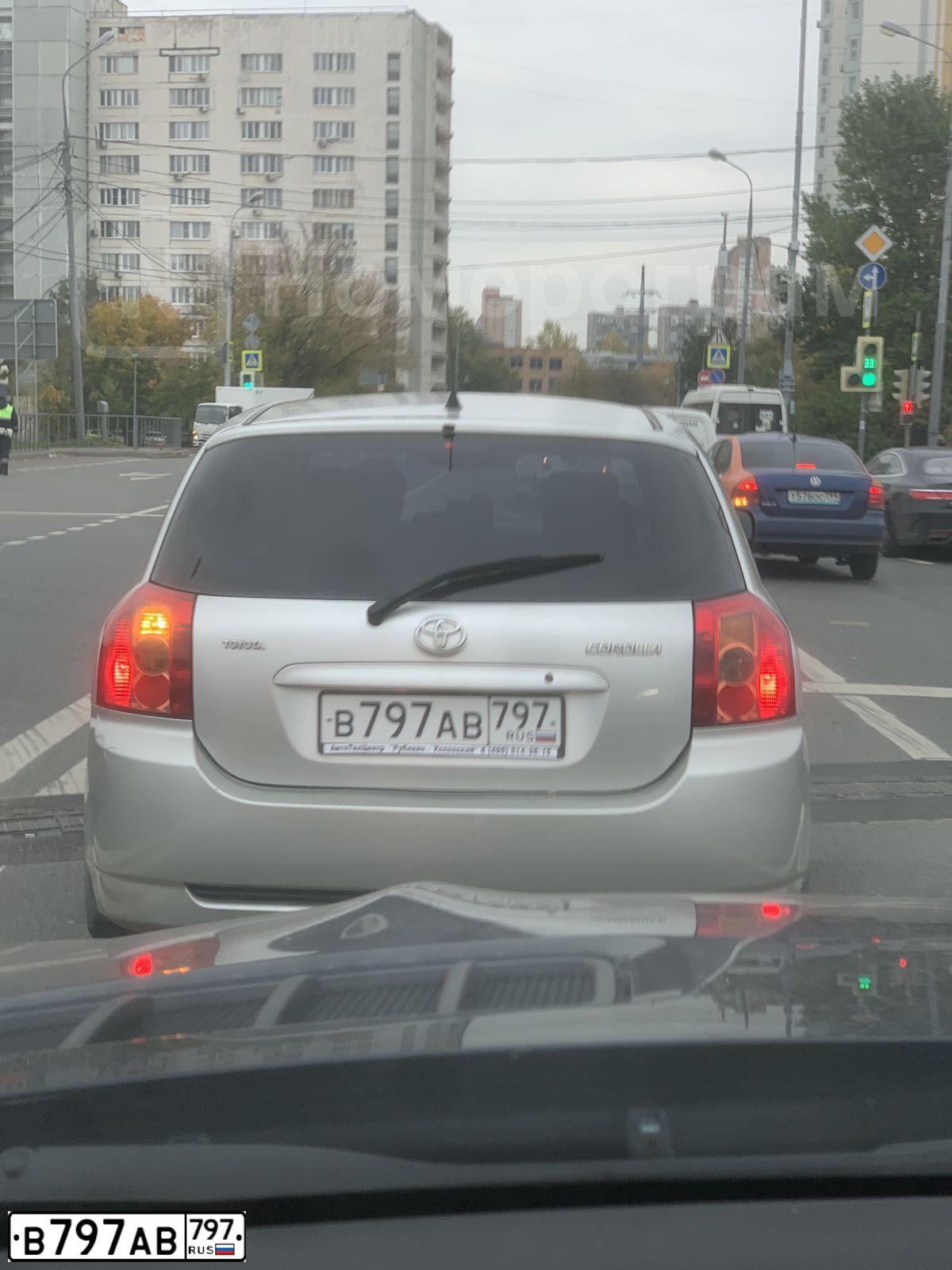 Фото автомобиля TOYOTA COROLLA, 2006 — госномер О083МС797. Цвет: СЕРЕБРИСТЫЙ