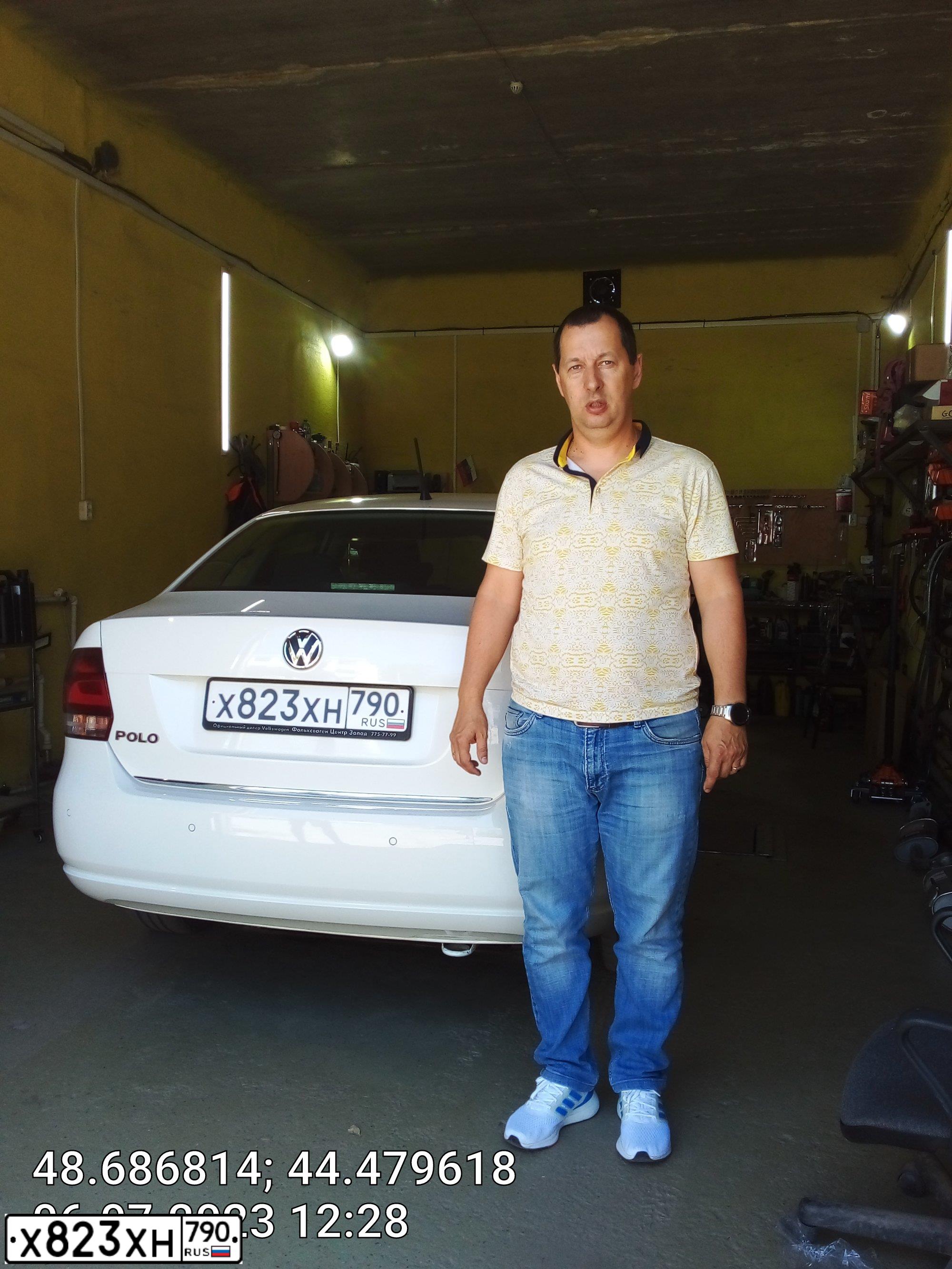 Фото автомобиля VOLKSWAGEN POLO, 2013 — госномер М134НК134. Цвет: Белый