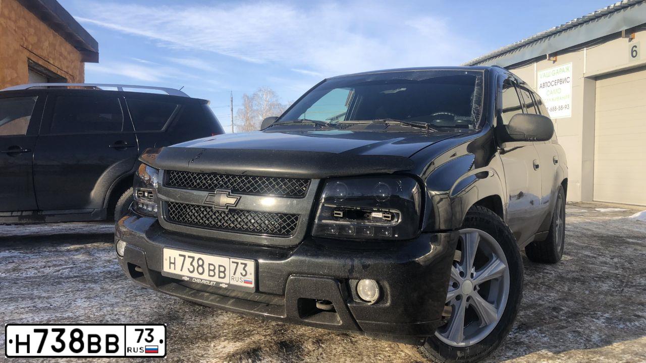 Фото автомобиля CHEVROLET TRAILBLAZER, 2008 — госномер Н738ВВ73. Цвет: ТЕМНО-СЕРЫЙ