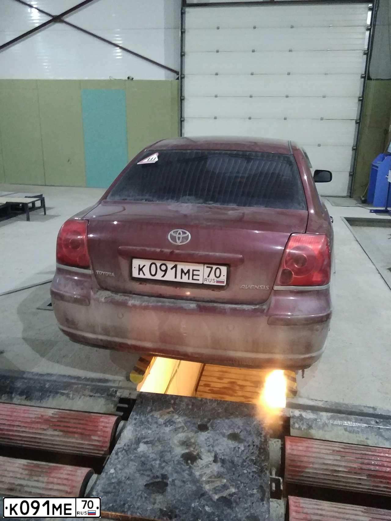 Фото автомобиля TOYOTA AVENSIS, 2006 — госномер А744ХТ178. Цвет: ТЕМНО-КРАСНЫЙ