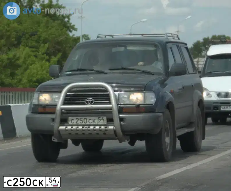 Фото автомобиля TOYOTA LANDCRUISER, 1997 — госномер С250СК54. Цвет: ЗЕЛЕНЫЙ ТЕМНЫЙ