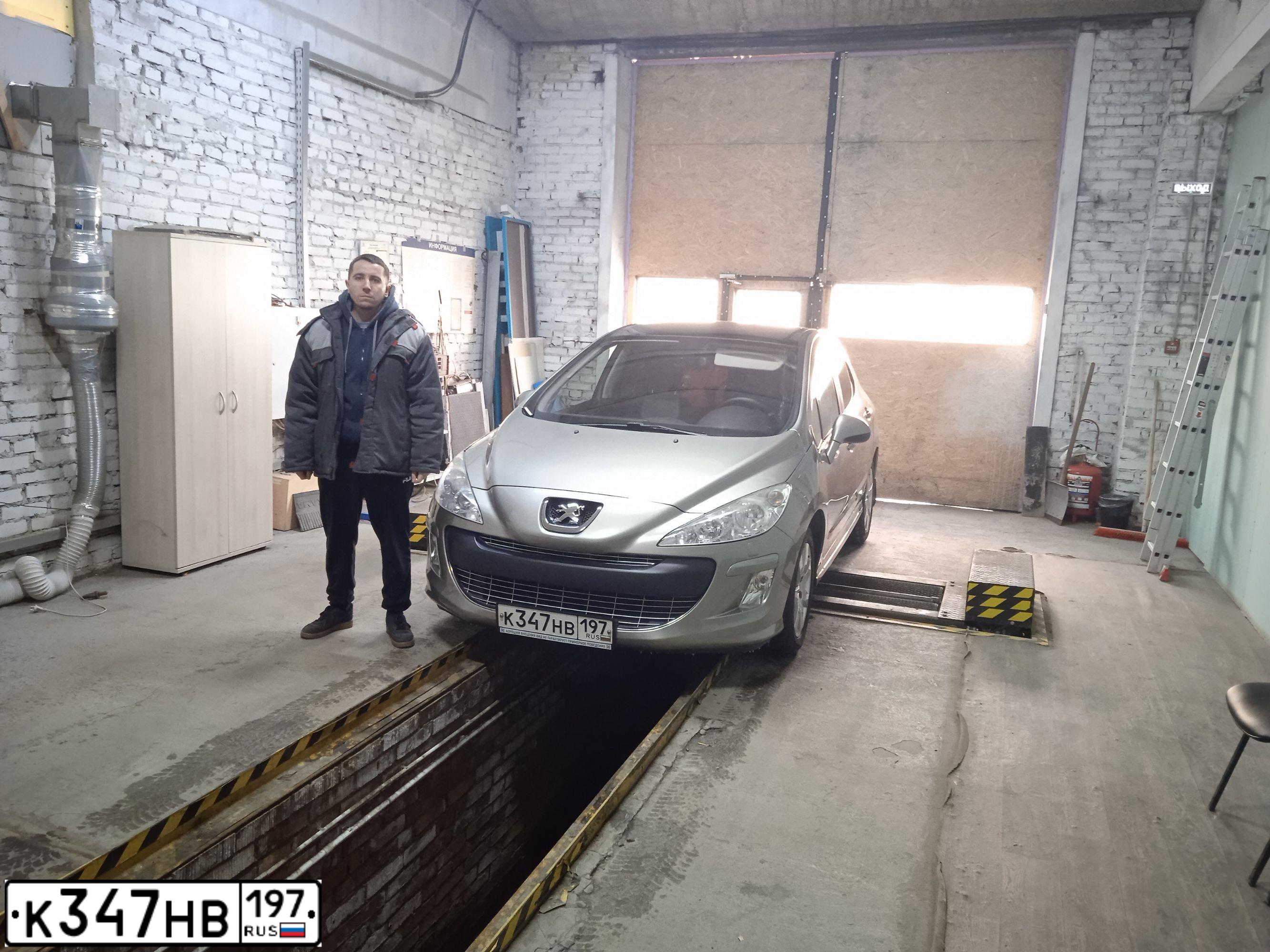 Фото автомобиля PEUGEOT 308, 2011 — госномер К347НВ197. Цвет: СЕРЫЙ