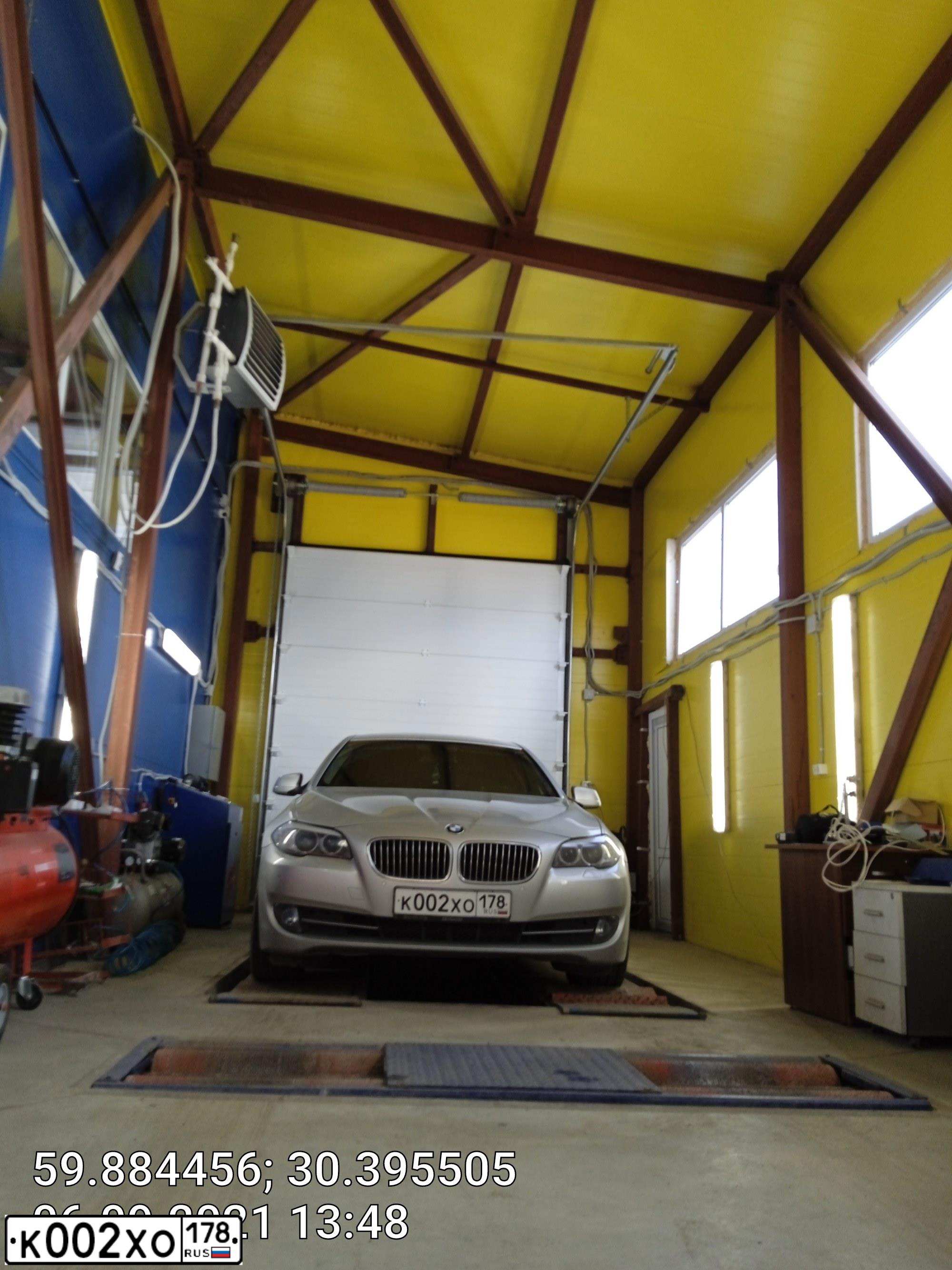 Фото автомобиля BMW 520, 2011 — госномер Е840КТ550