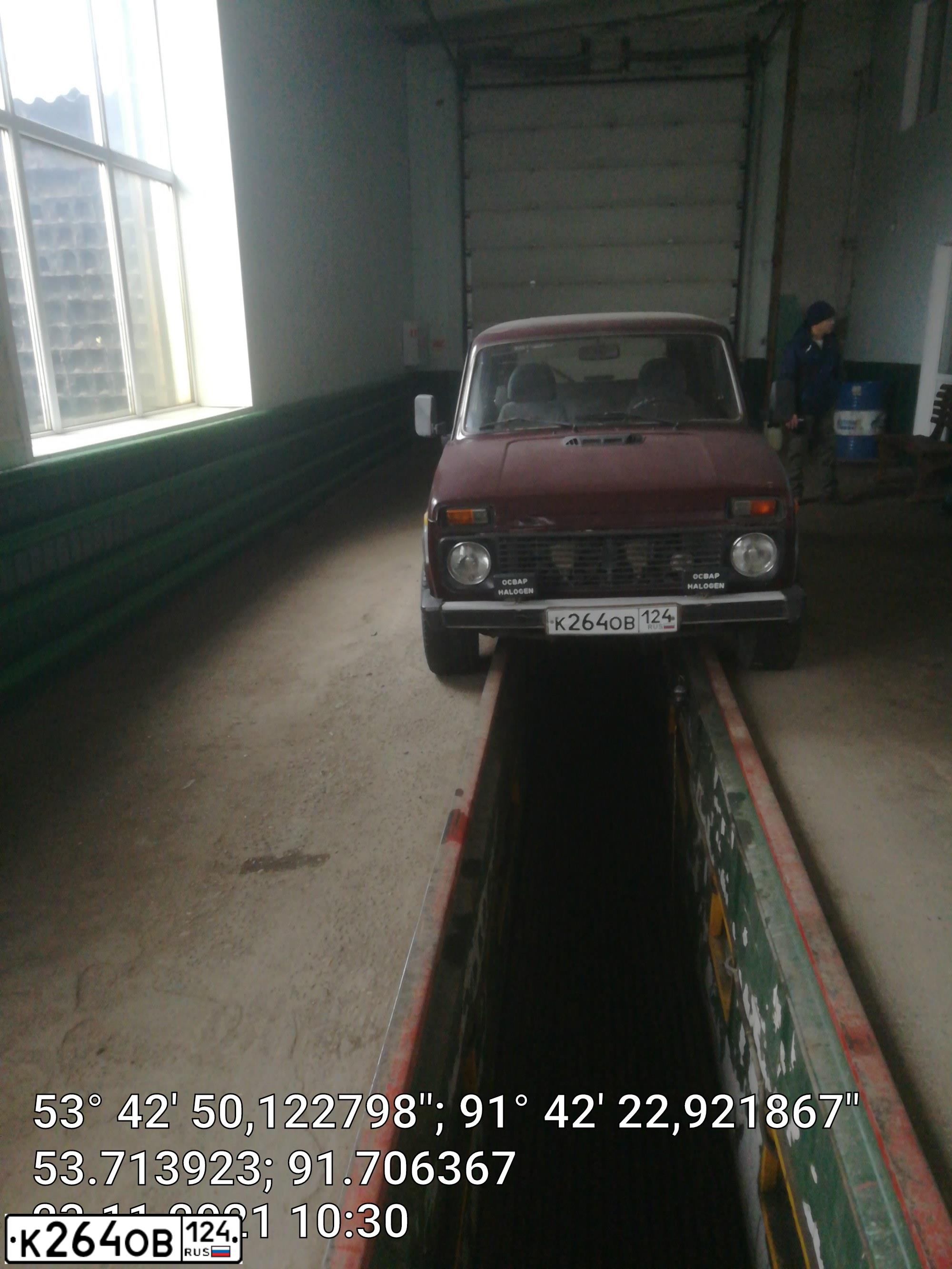 Фото автомобиля LADA 2121 NIVA, 2006 — госномер К264ОВ124. Цвет: ТЕМНО-ВИШНЕВЫЙ
