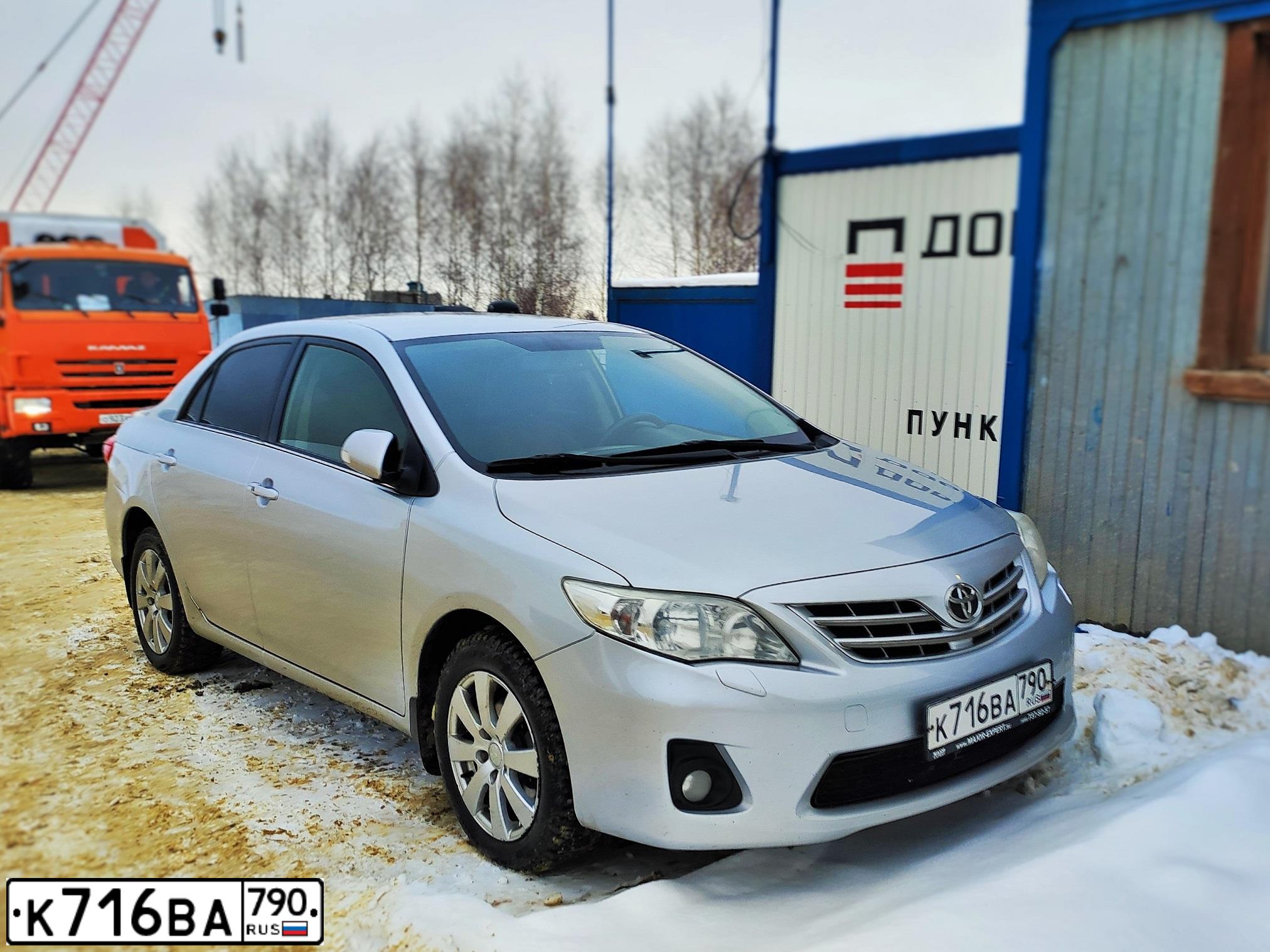 Фото автомобиля TOYOTA COROLLA, 2012 — госномер А700УЕ197. Цвет: Серебристый