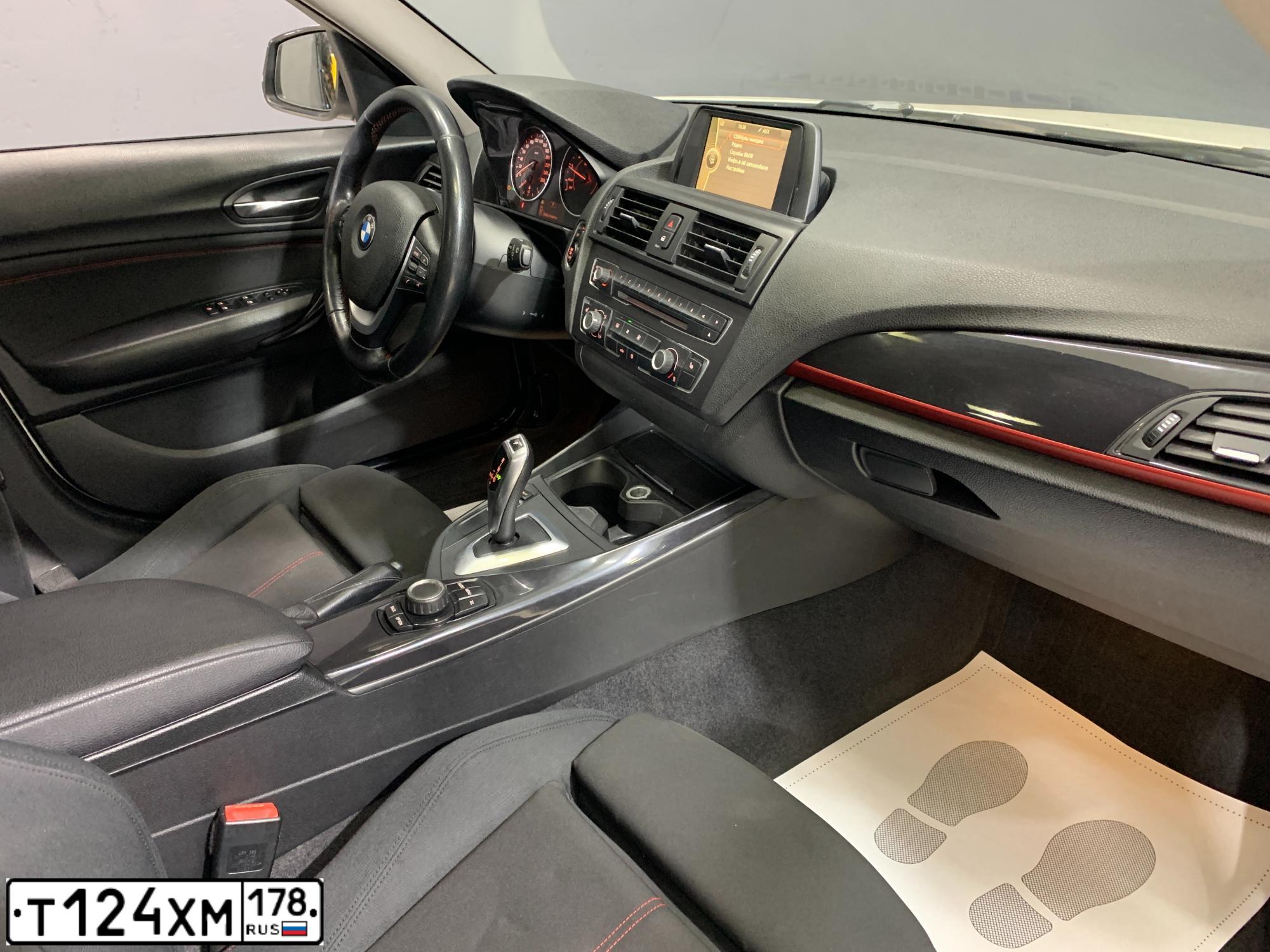 Фото автомобиля BMW SERIE 1, 2012 — госномер Т354ЕР178. Цвет: Белый