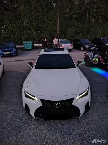 Фото автомобиля LEXUS ЛЕКСУС IS350, 2021 — госномер Т031КМ58. Цвет: Белый
