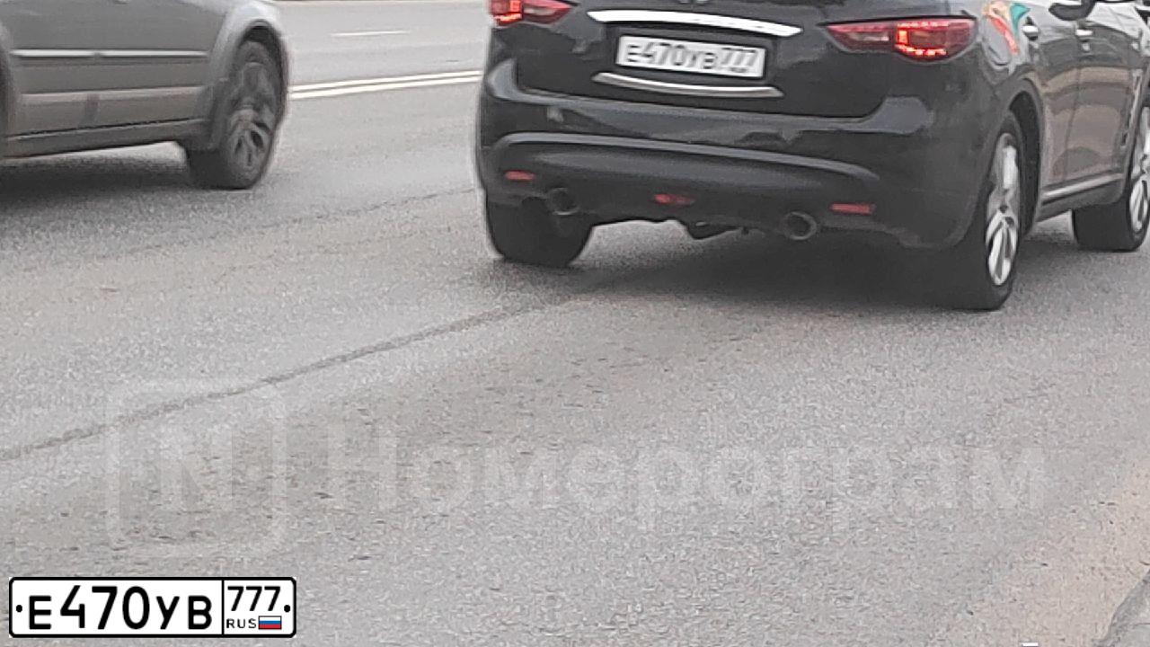 Фото автомобиля INFINITI QX70 /FX/, 2016 — госномер Е470УВ777. Цвет: ЧЕРНЫЙ