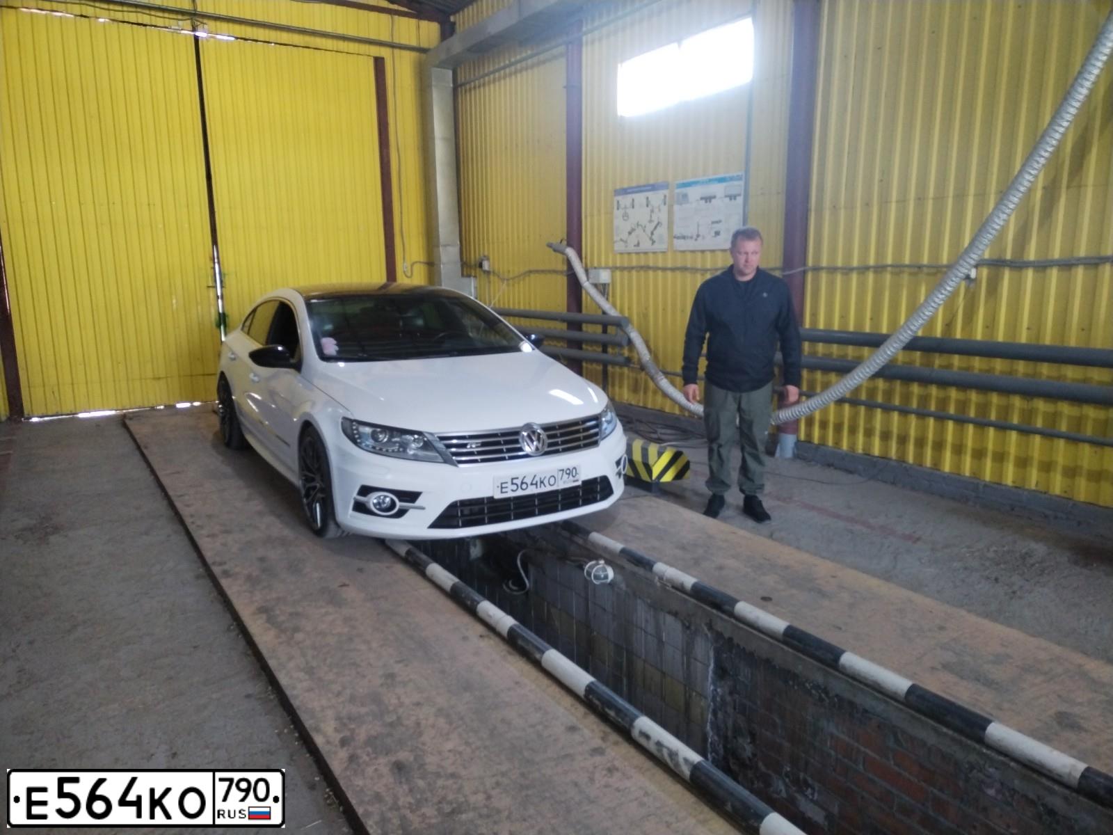 Фото автомобиля VOLKSWAGEN CC, 2012 — госномер А001МТ178. Цвет: Белый