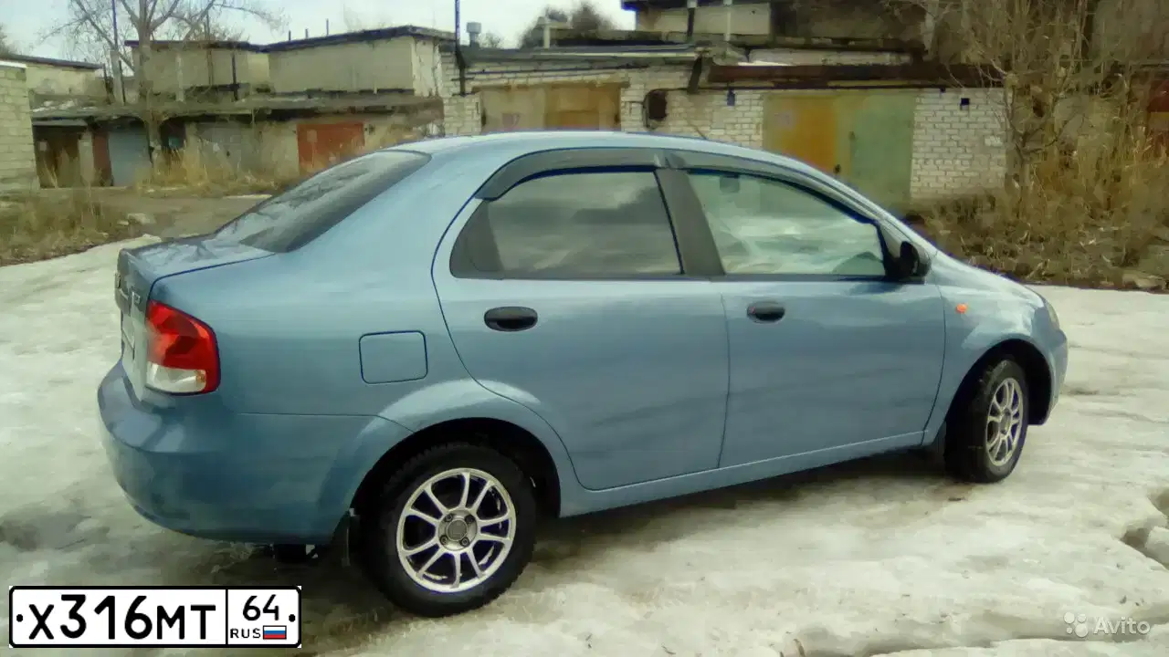 Фото автомобиля CHEVROLET AVEO, 2005 — госномер О198УС64. Цвет: голубой