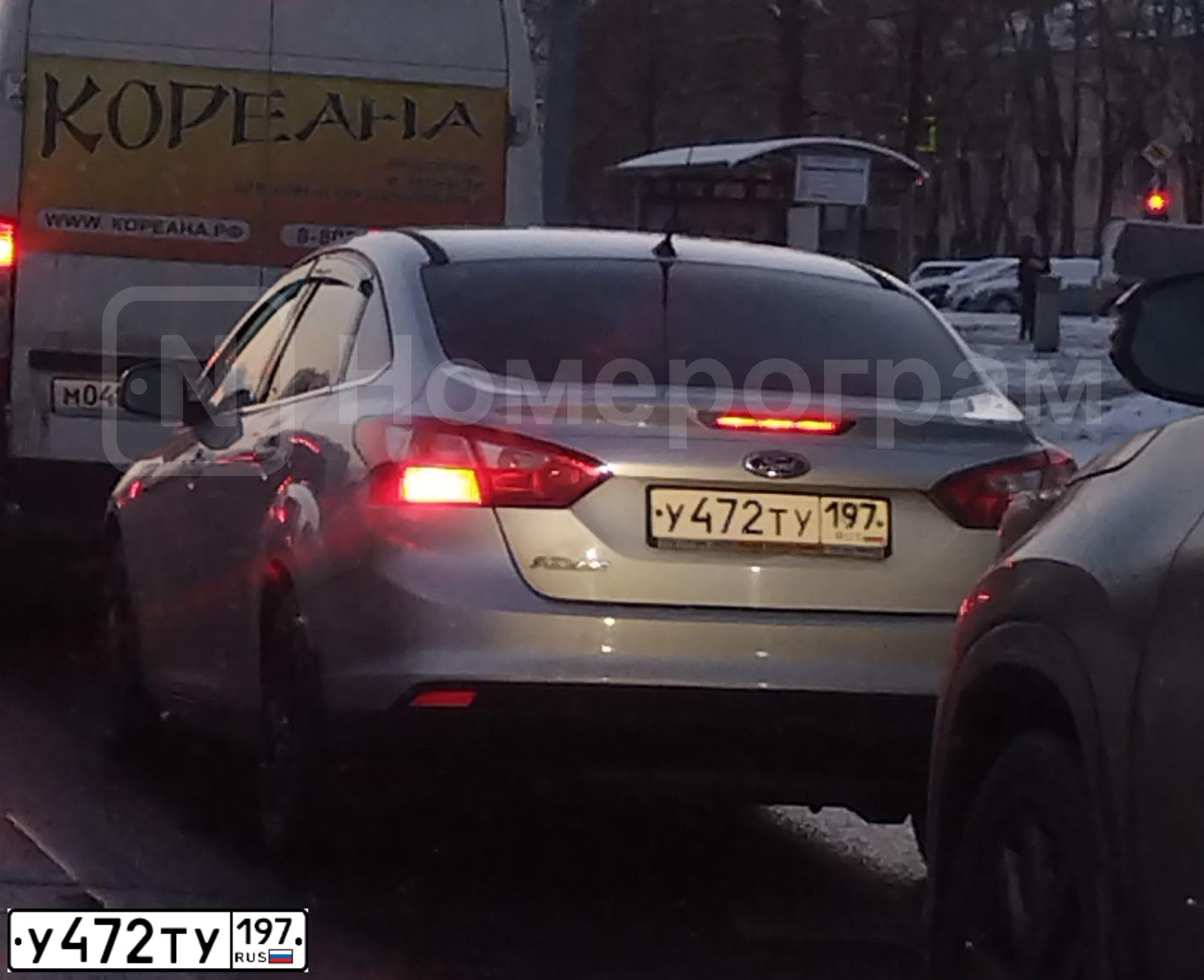 Фото автомобиля FORD FOCUS, 2012 — госномер У472ТУ197. Цвет: СЕРЫЙ СВЕТЛЫЙ