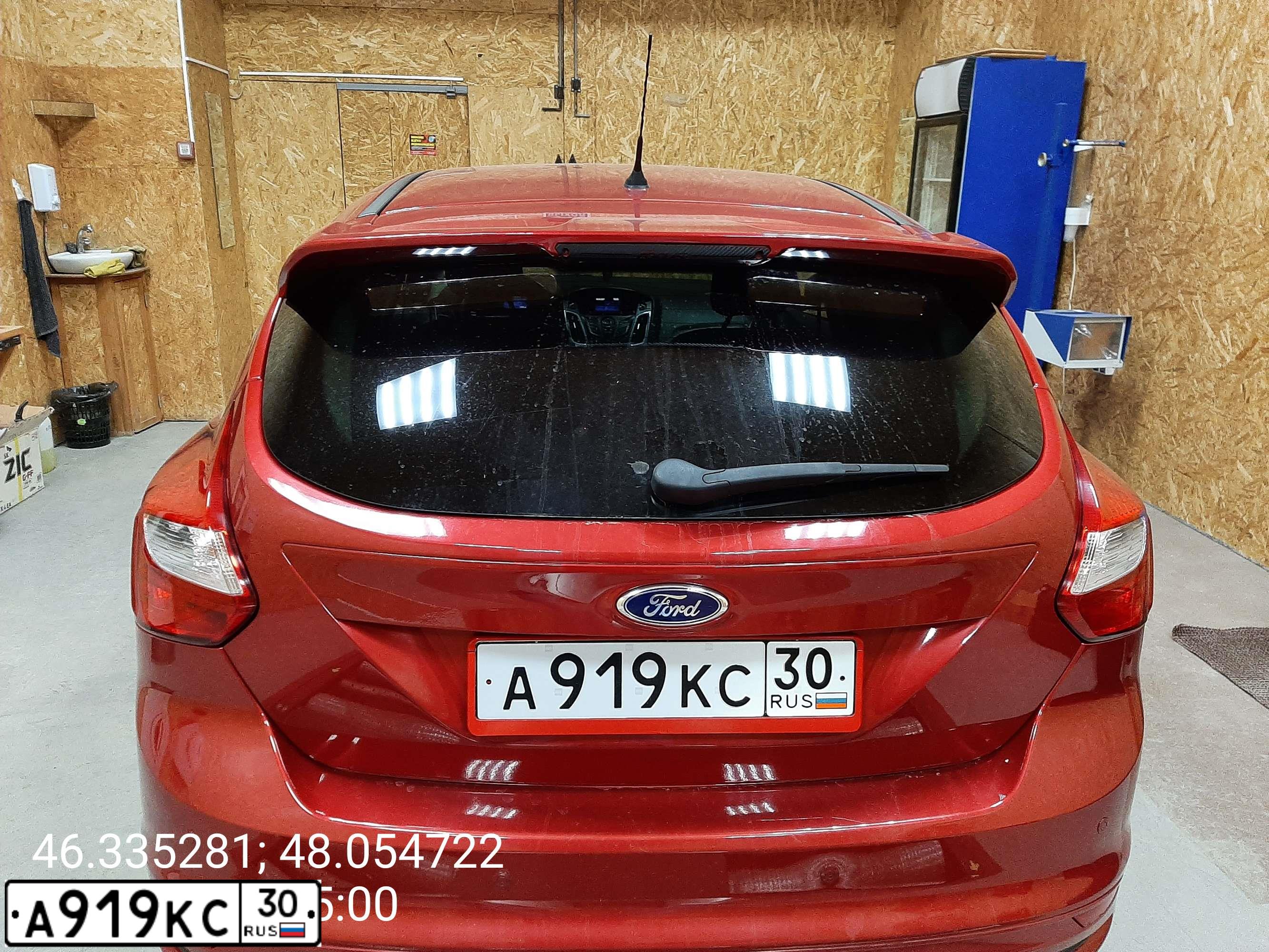 Фото автомобиля FORD FOCUS, 2012 — госномер А919КС30. Цвет: КРАСНЫЙ