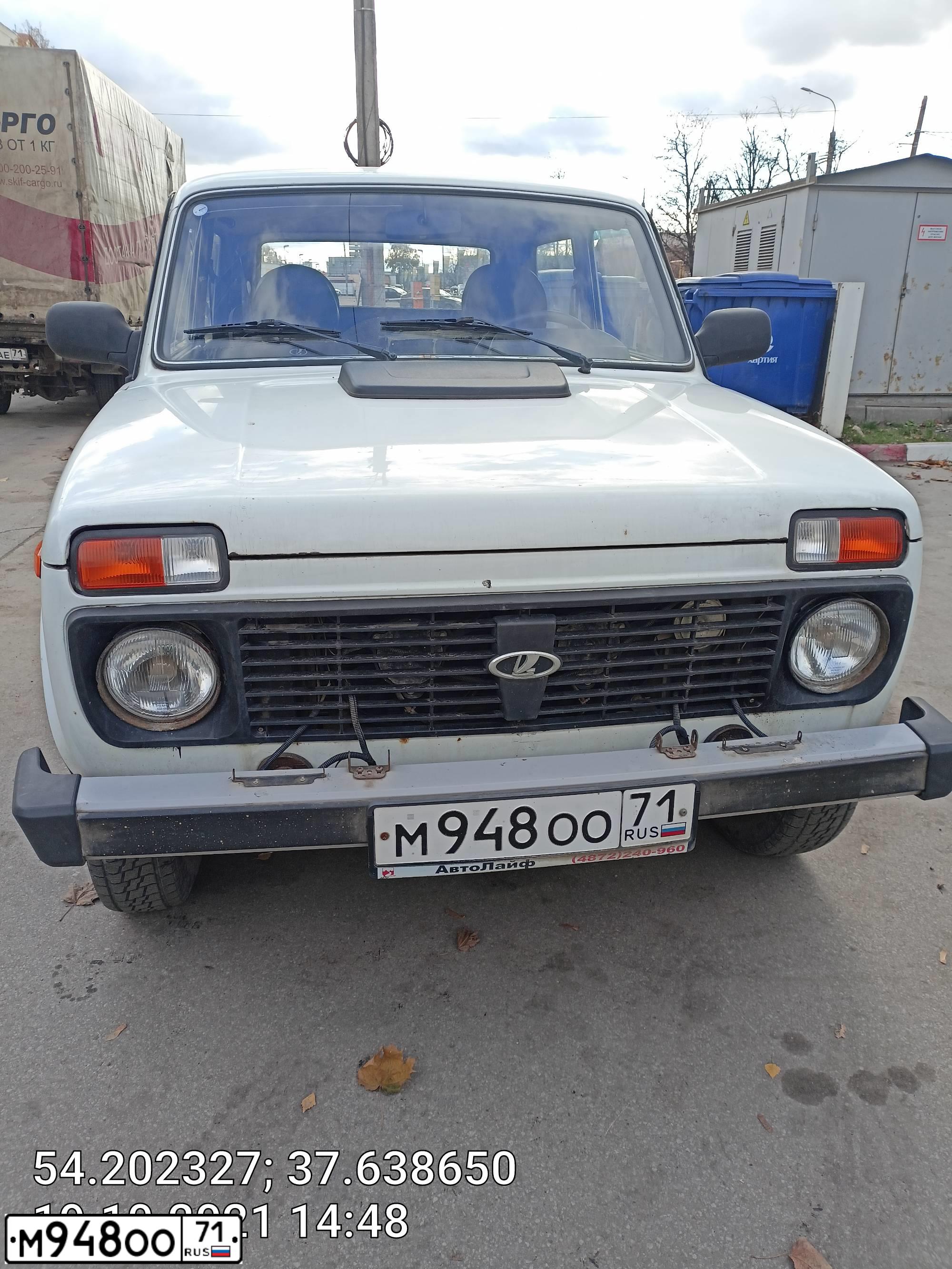Фото автомобиля LADA 2121 NIVA, 2012 — госномер М948ОО71. Цвет: ЯРКО-БЕЛЫЙ