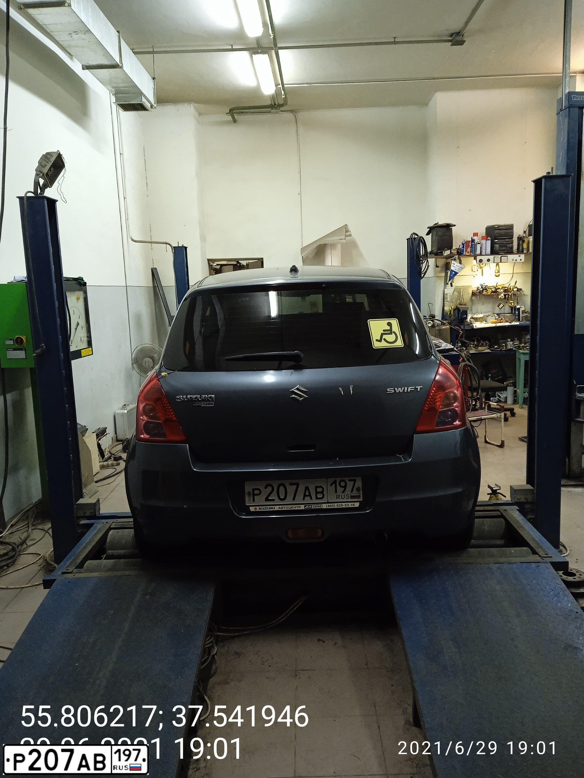 Фото автомобиля SUZUKI SWIFT, 2008 — госномер С422АТ550. Цвет: Серый