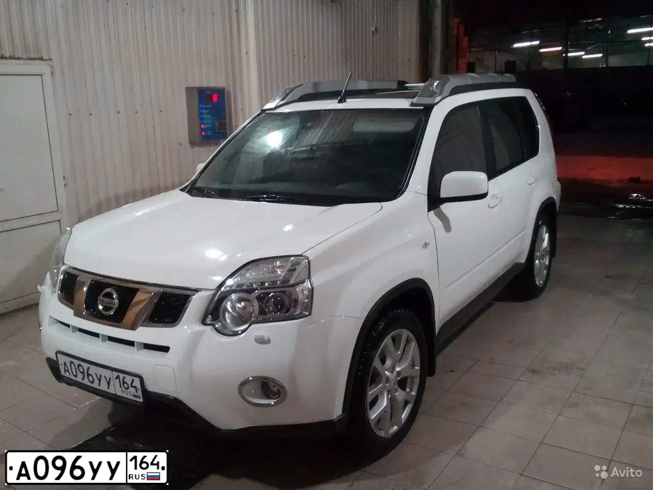 Фото автомобиля NISSAN X-TRAIL, 2013 — госномер А096УУ164. Цвет: Белый