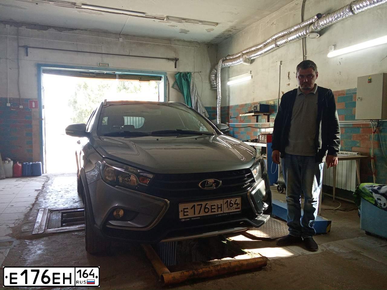 Фото автомобиля LADA VESTA, 2020 — госномер Е176ЕН164. Цвет: СЕРЫЙ